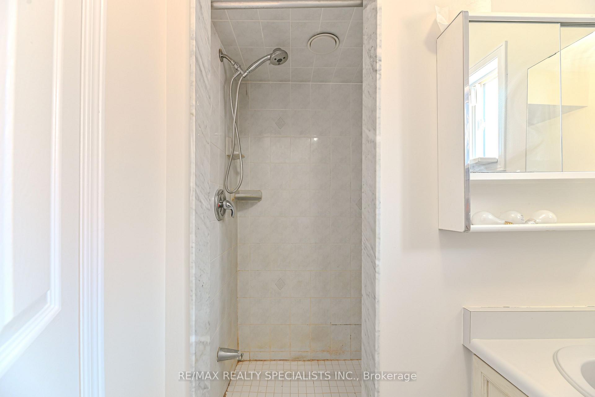Photo 12 of 25 Chadwick Street E, Brampton, Fletcher's Meadow — HOMEH