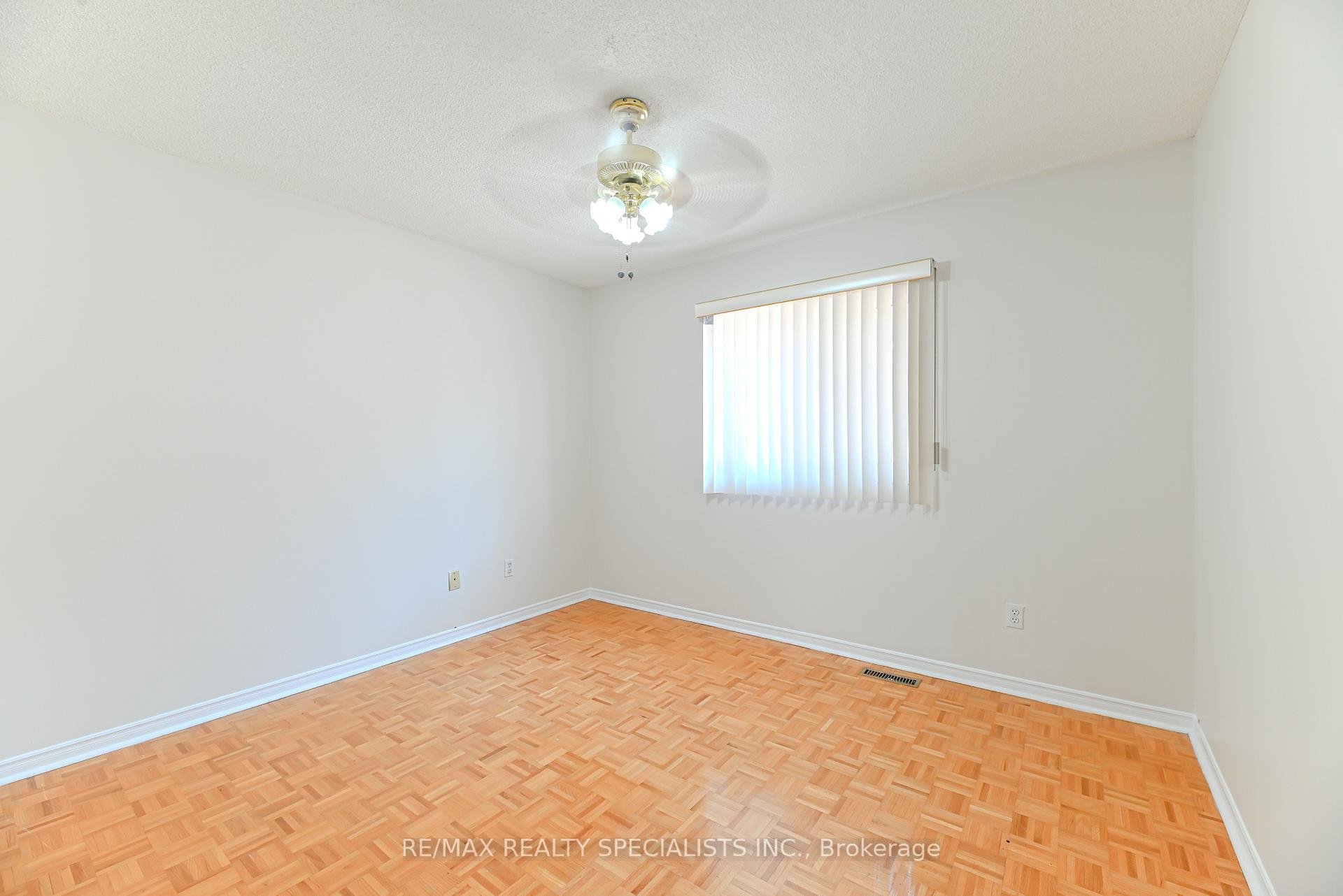 Photo 10 of 25 Chadwick Street E, Brampton, Fletcher's Meadow — HOMEH