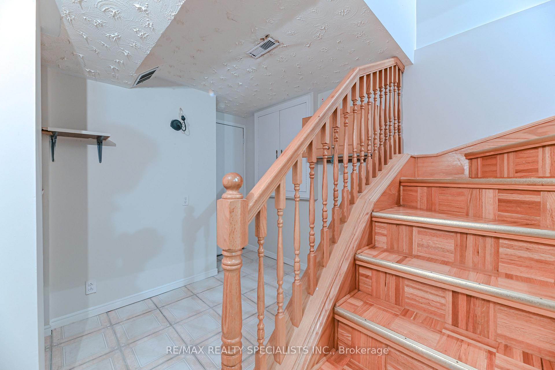 Photo 20 of 25 Chadwick Street E, Brampton, Fletcher's Meadow — HOMEH