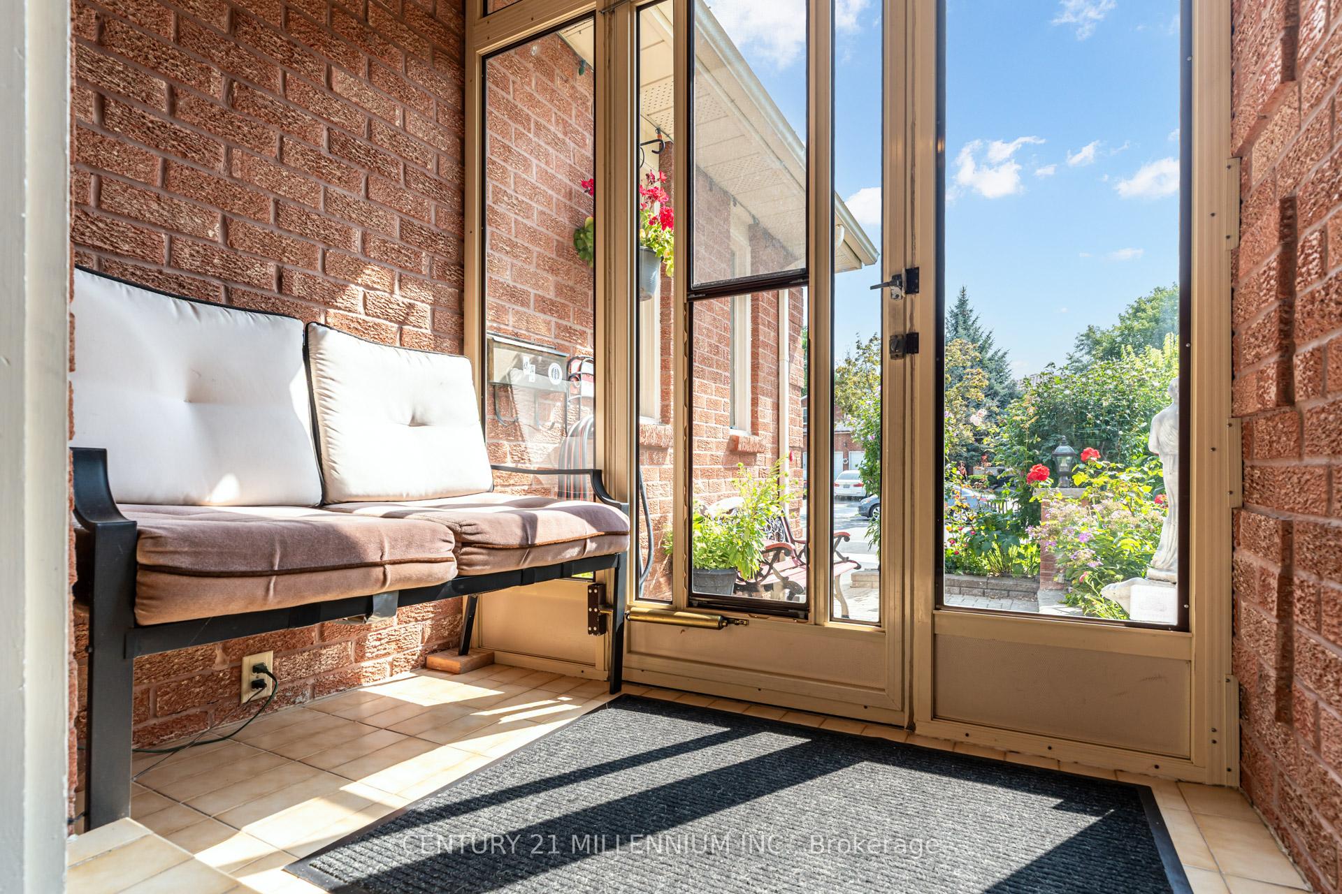 Photo 3 of 44 Reeve Road, Brampton, Brampton West — HOMEH