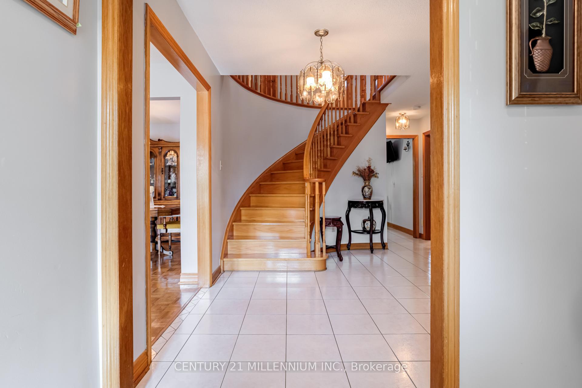 Photo 4 of 44 Reeve Road, Brampton, Brampton West — HOMEH