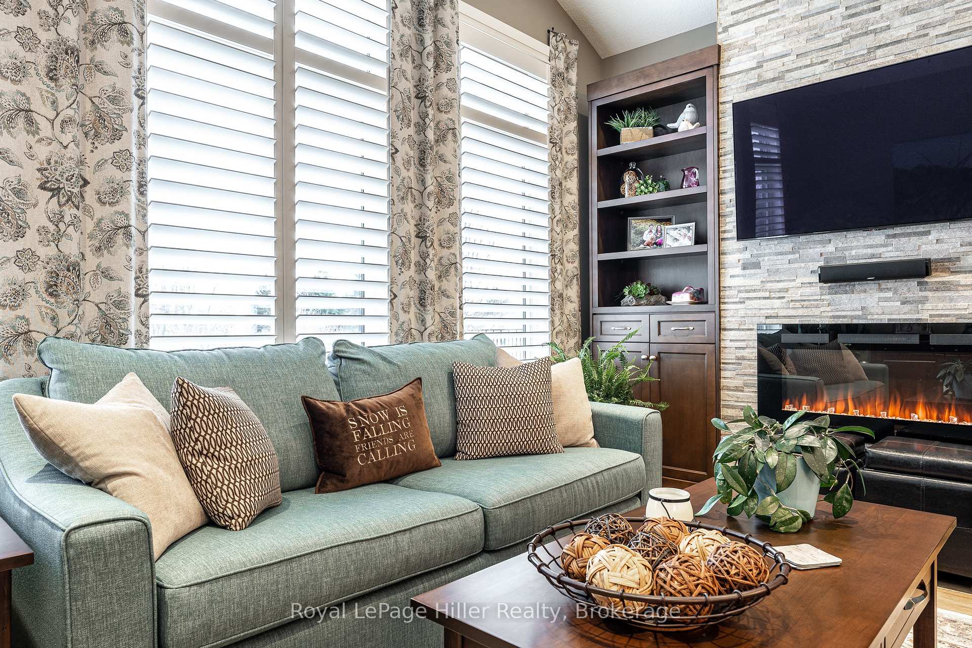 Photo 5 of 687 Forman Avenue, Stratford — HOMEH