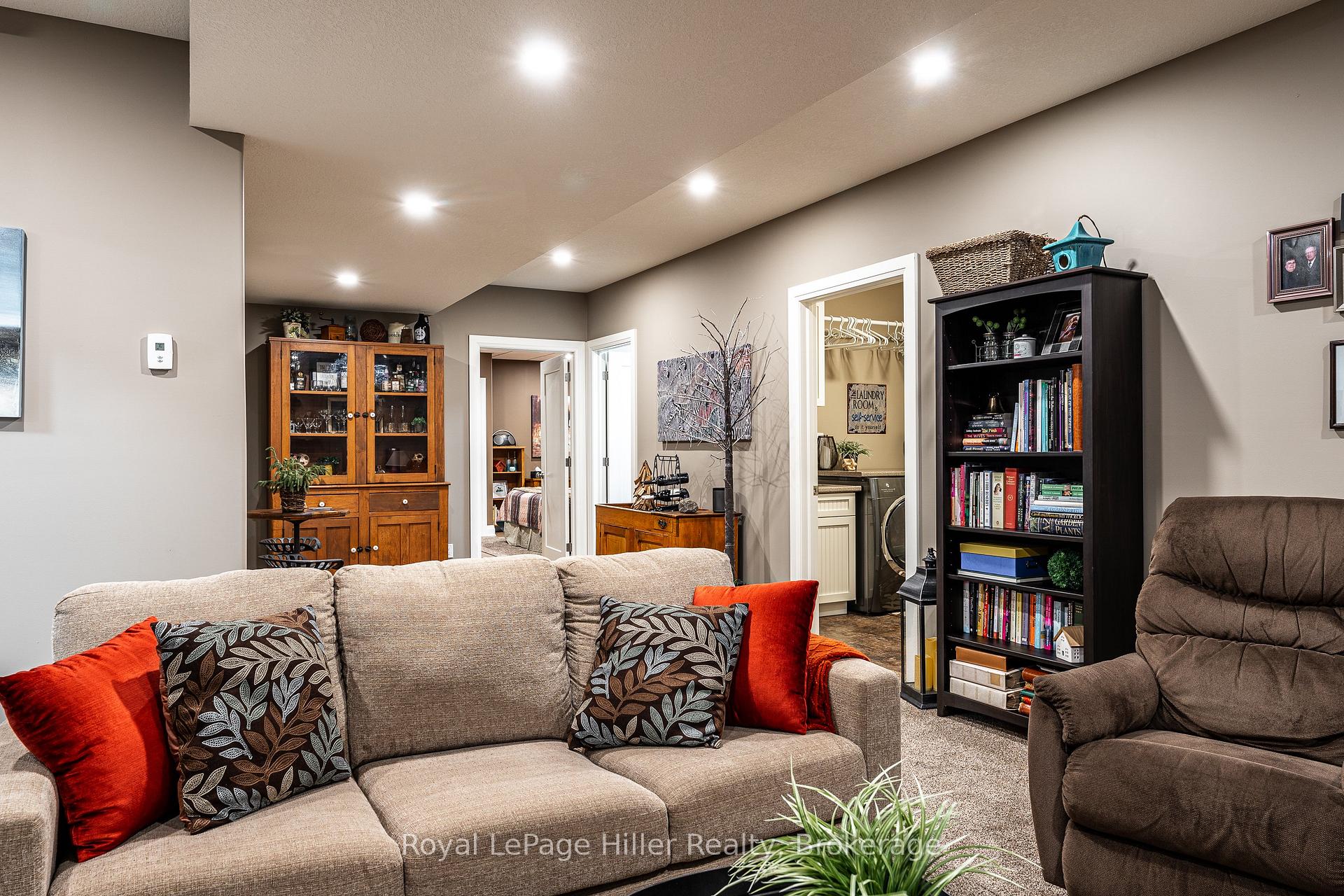 Photo 34 of 687 Forman Avenue, Stratford — HOMEH