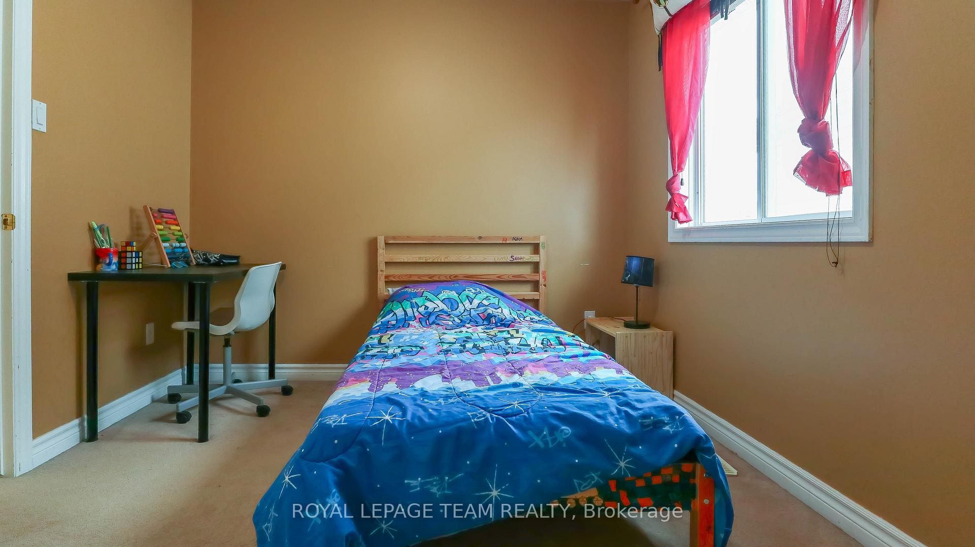 Photo 13 of 17 Alameda Way, Ottawa, Barrhaven - Longfields — HOMEH