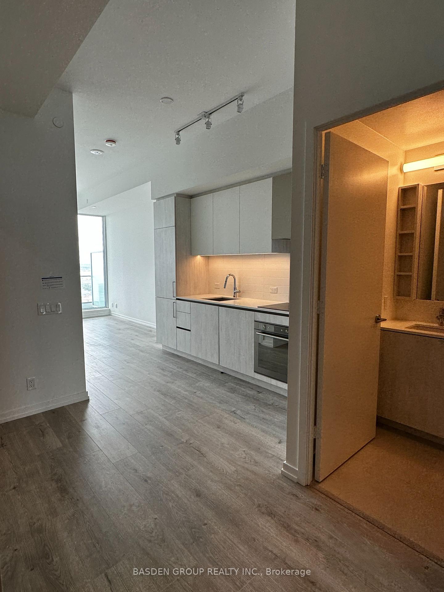 Photo 11 of Unit 3207, 7890 Jane Street, Vaughan, Vaughan Corporate Centre — HOMEH