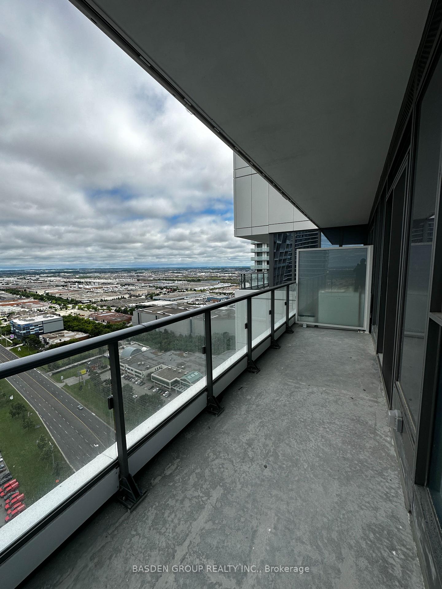 Photo 10 of Unit 3207, 7890 Jane Street, Vaughan, Vaughan Corporate Centre — HOMEH