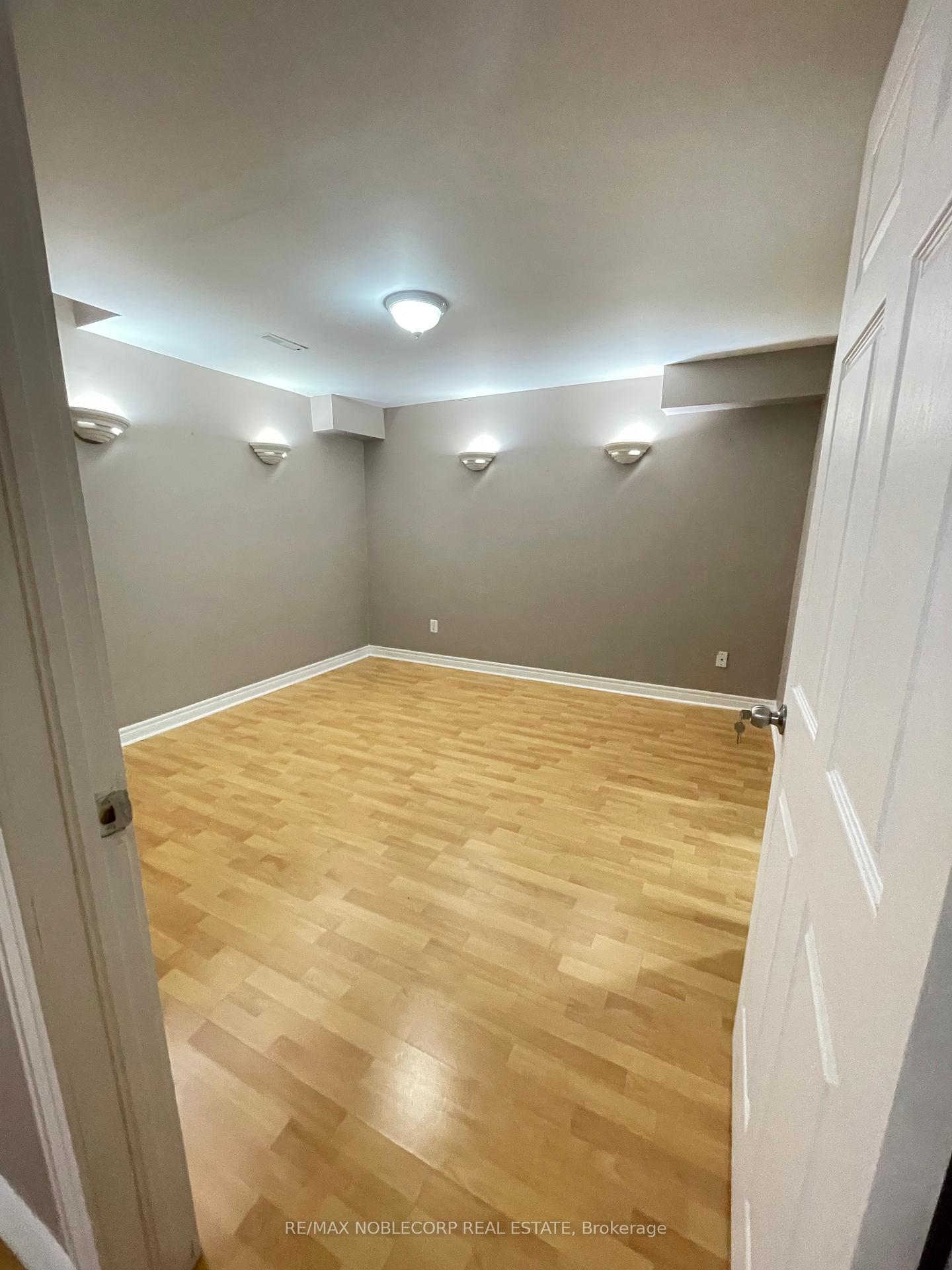 Photo 10 of Unit Bsmt, 18 Kingly Crest Way, Vaughan, Sonoma Heights — HOMEH