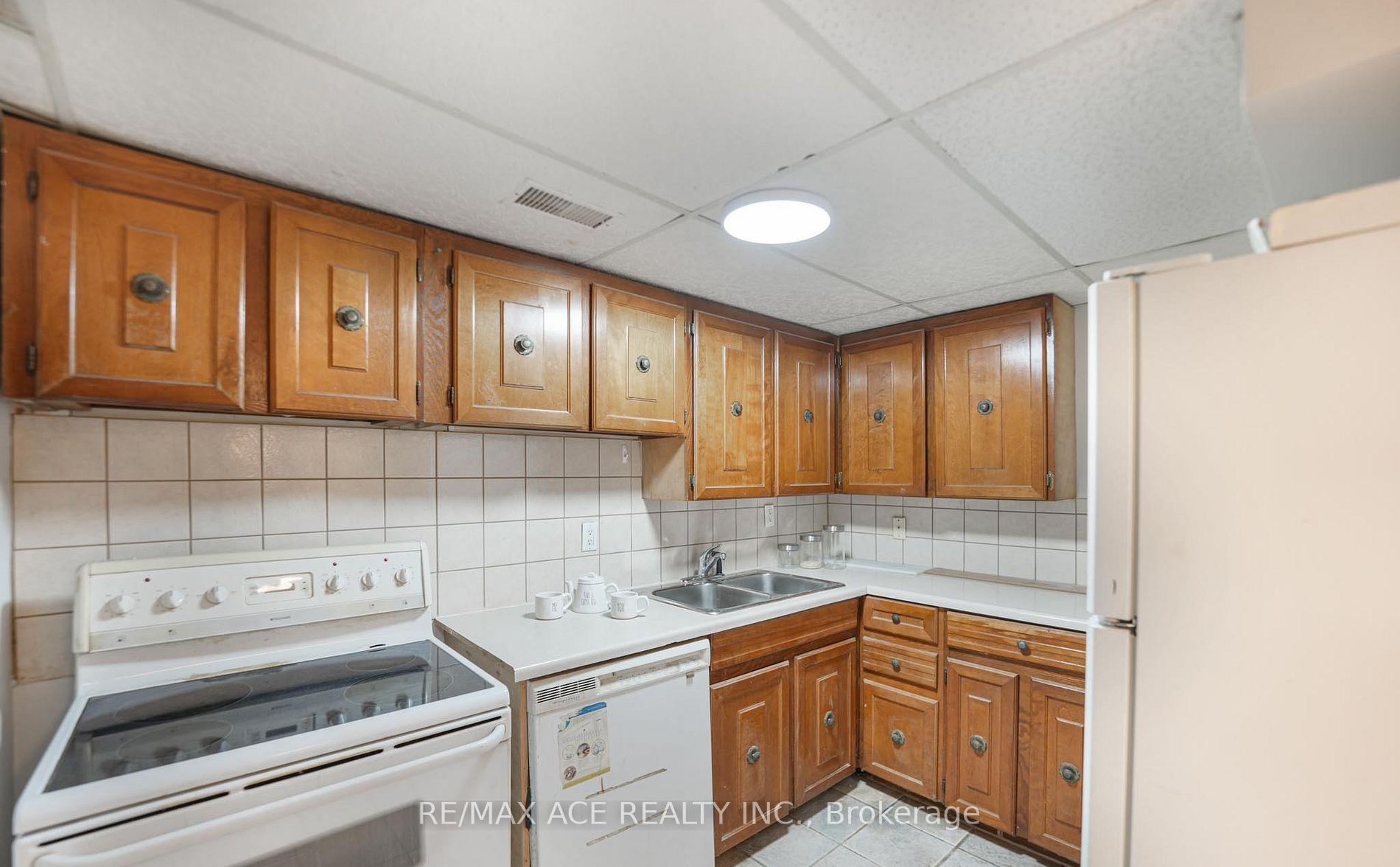 Photo 4 of Unit Bsmt, 90 Monk Crescent, Ajax, Central — HOMEH