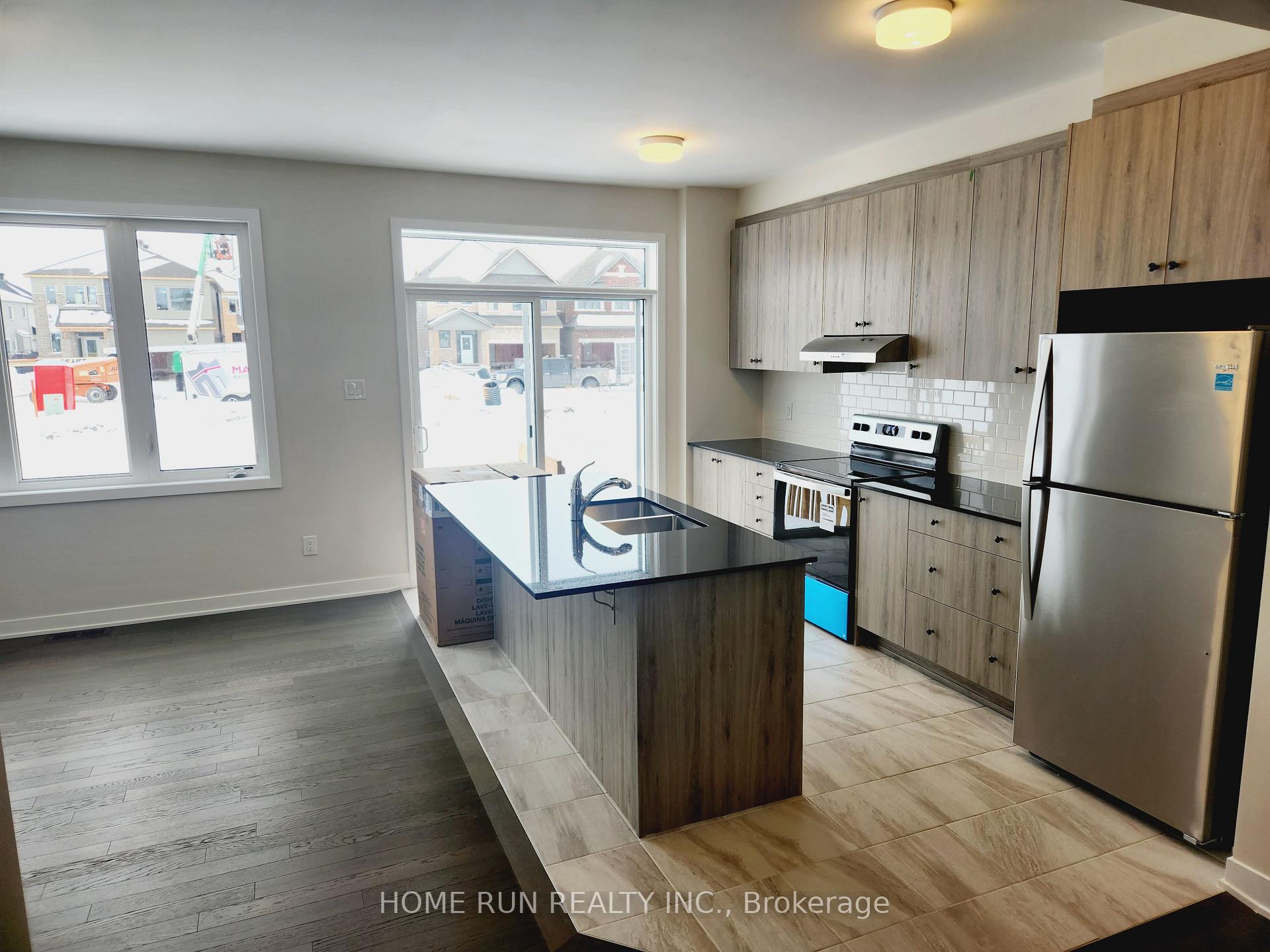 Photo 3 of 2499 Watercolours Way, Ottawa, Barrhaven - Half Moon Bay — HOMEH