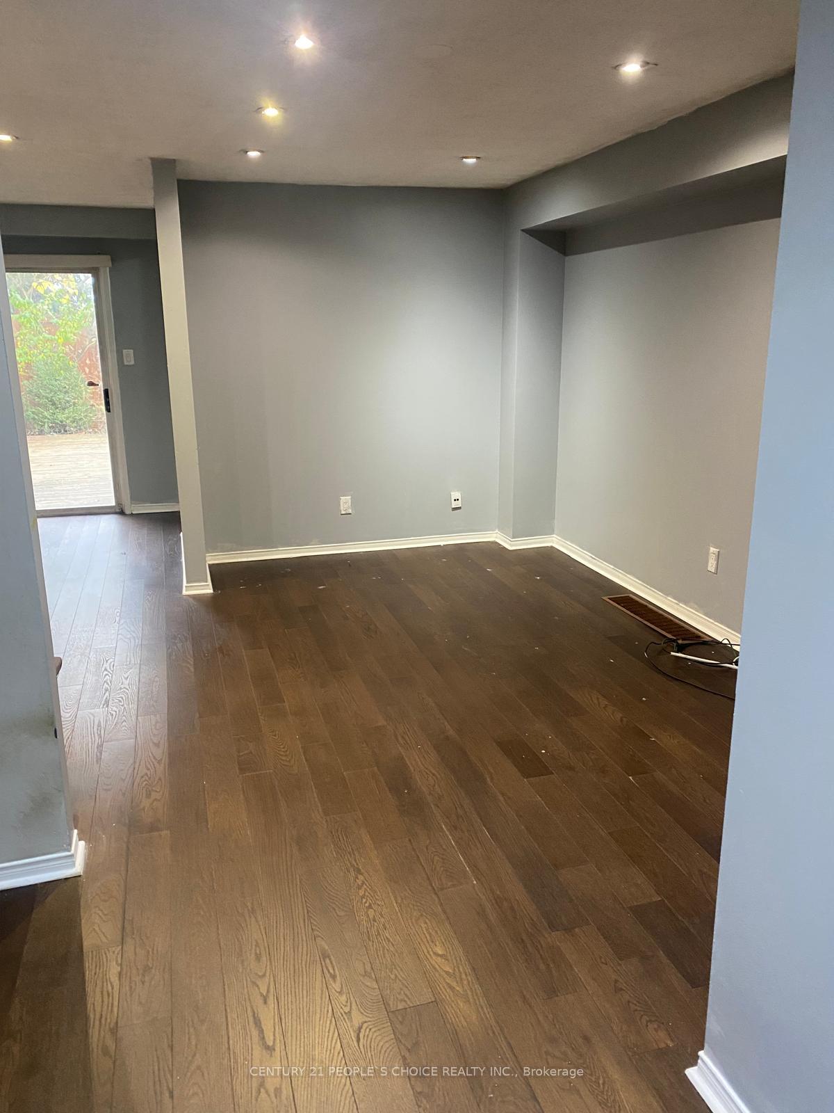 Photo 7 of 5128 Lampman Avenue, Burlington, Uptown — HOMEH