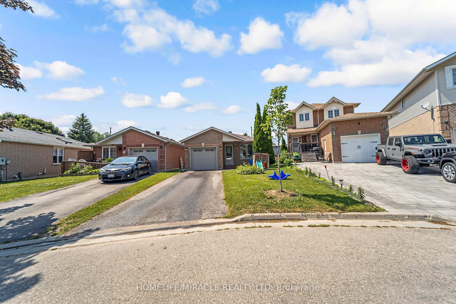 Photo 1 of 24 Chiccony Court, New Tecumseth, Beeton — HOMEH