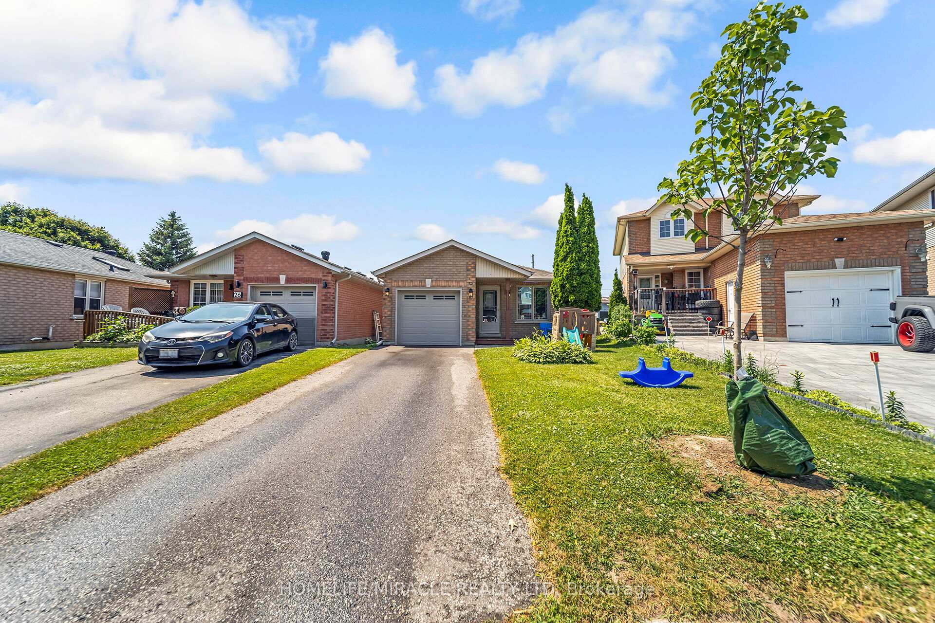 Photo 21 of 24 Chiccony Court, New Tecumseth, Beeton — HOMEH