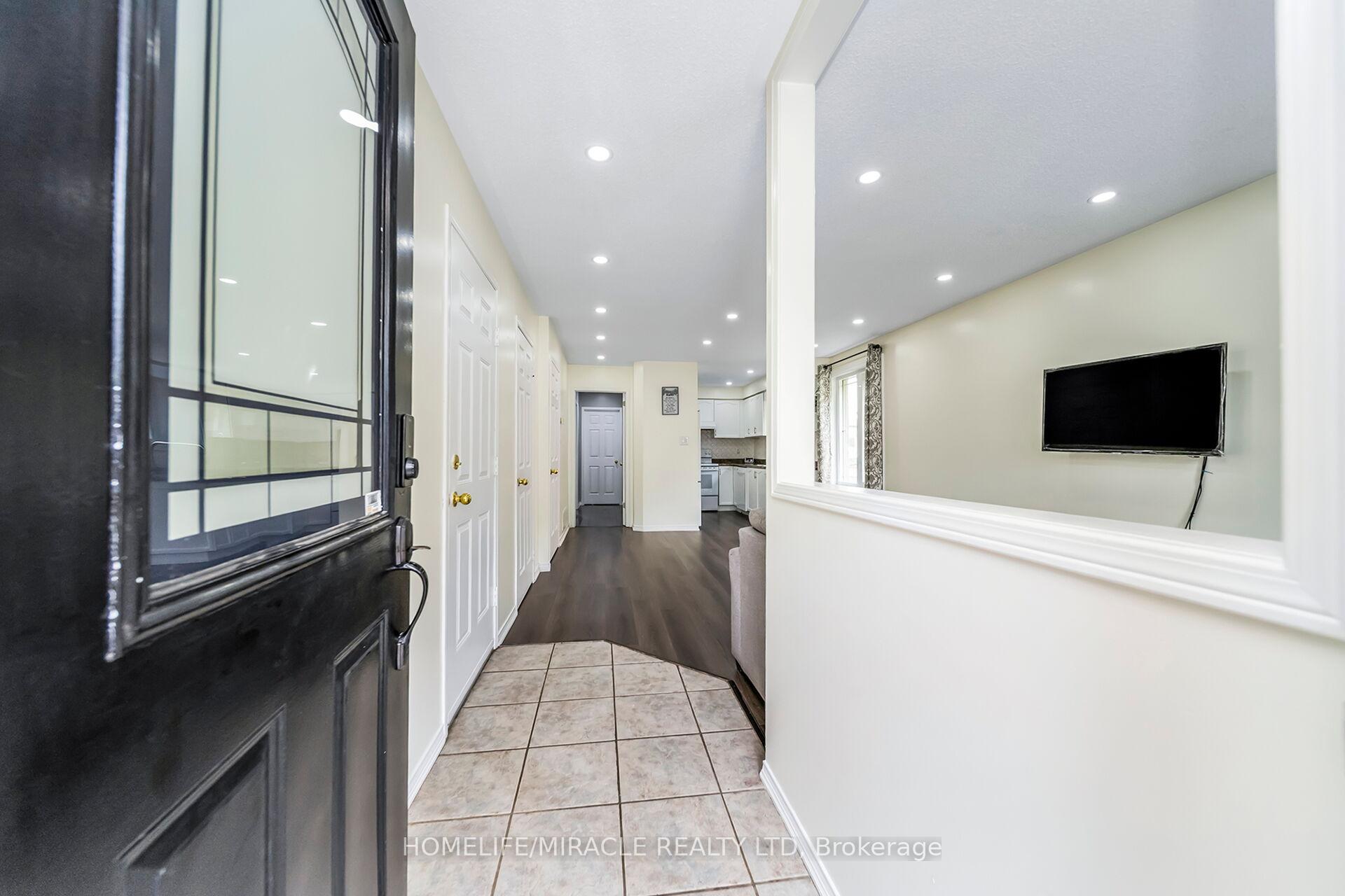 Photo 3 of 24 Chiccony Court, New Tecumseth, Beeton — HOMEH