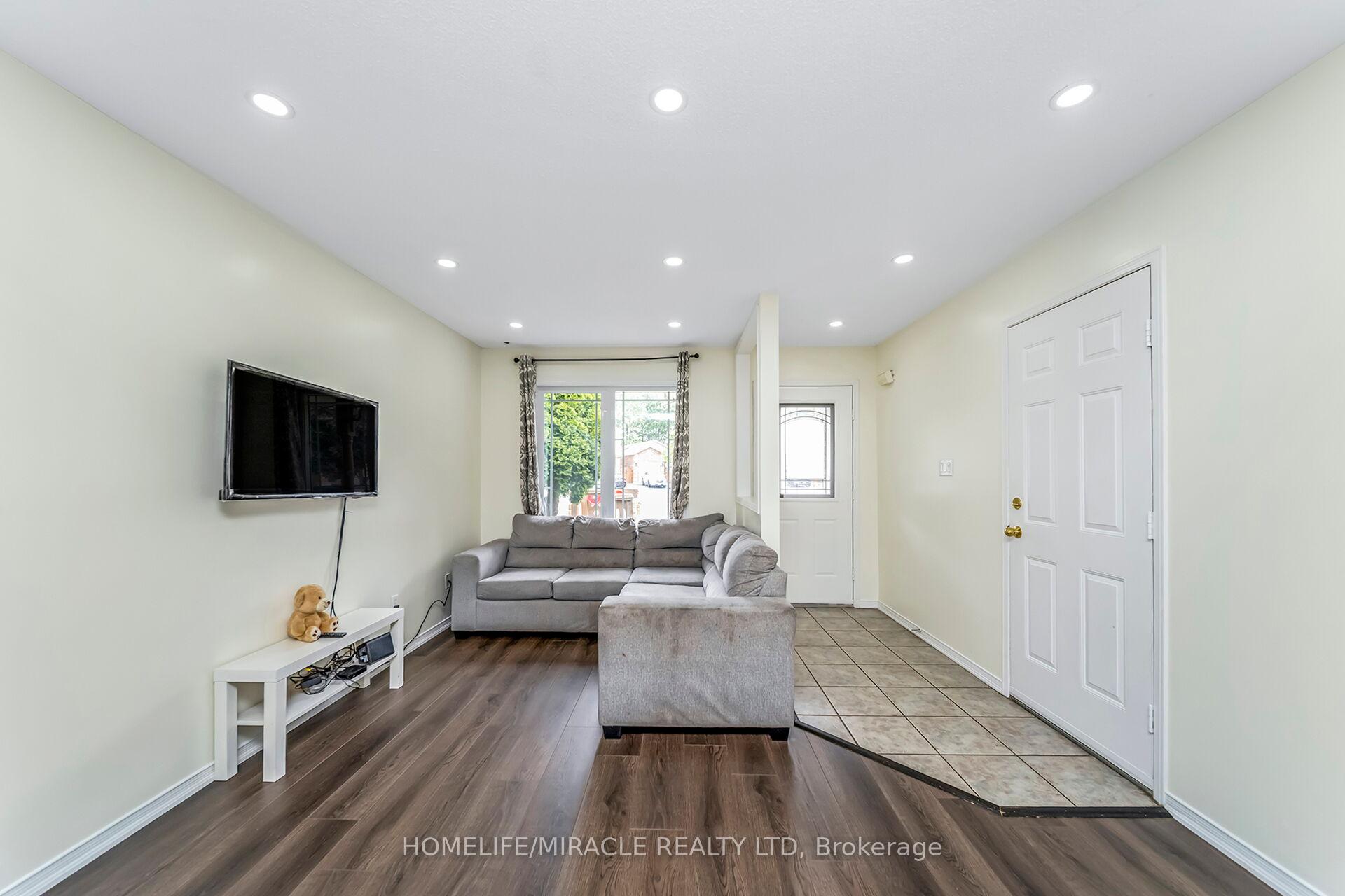 Photo 4 of 24 Chiccony Court, New Tecumseth, Beeton — HOMEH