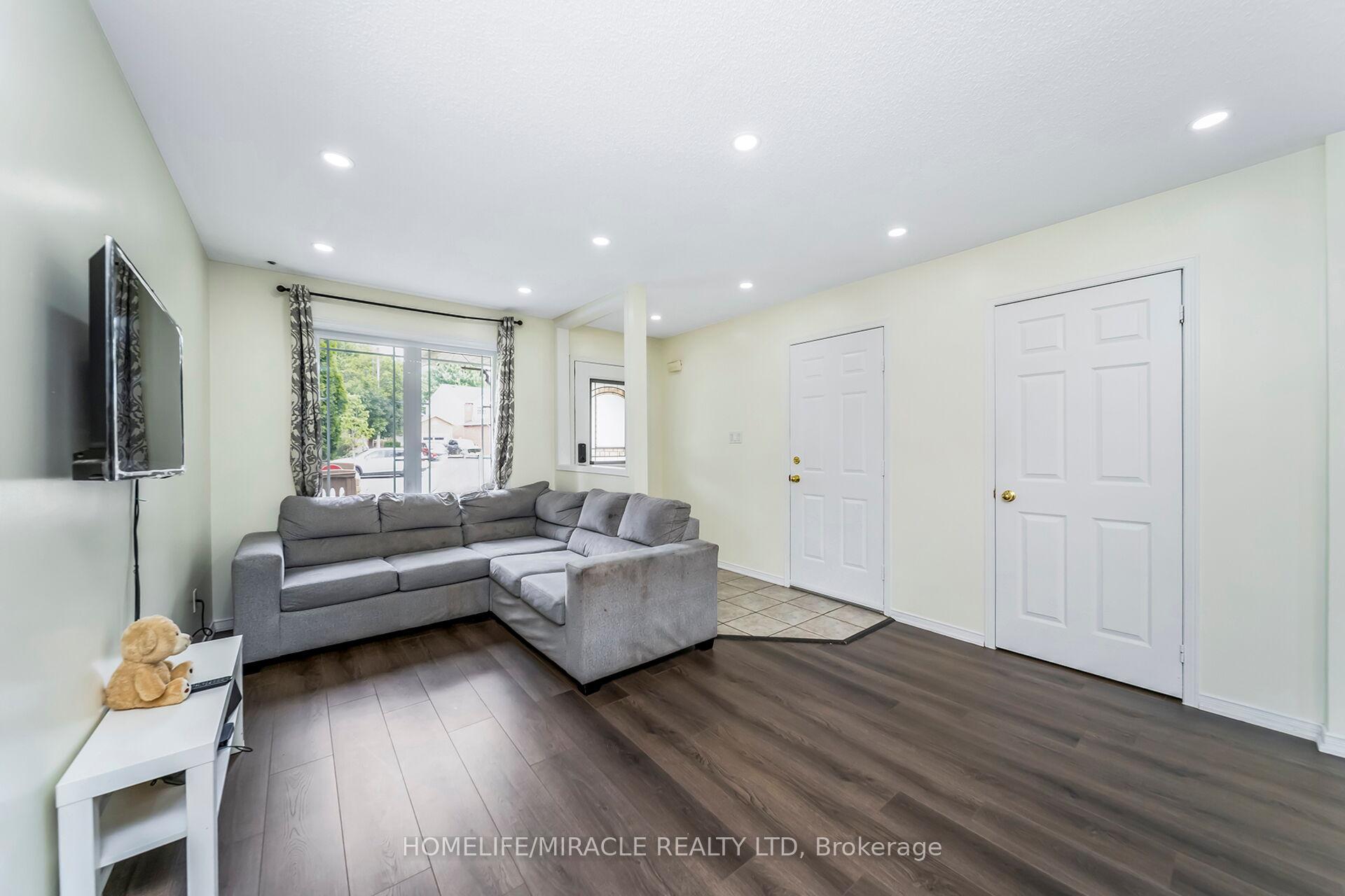 Photo 2 of 24 Chiccony Court, New Tecumseth, Beeton — HOMEH