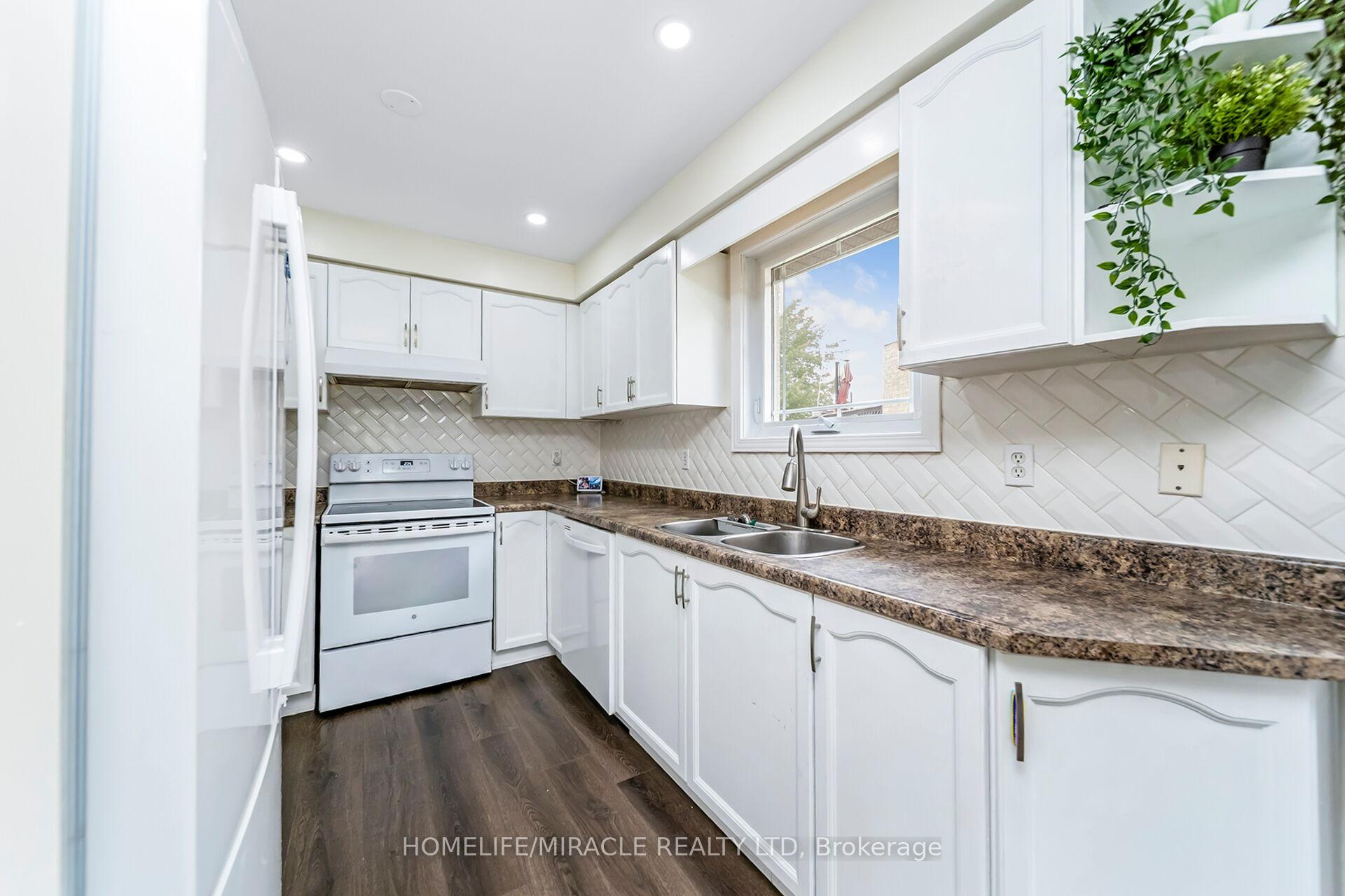 Photo 5 of 24 Chiccony Court, New Tecumseth, Beeton — HOMEH