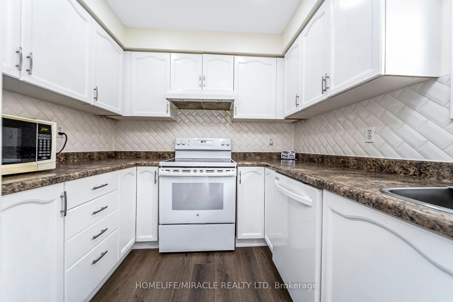 Photo 8 of 24 Chiccony Court, New Tecumseth, Beeton — HOMEH