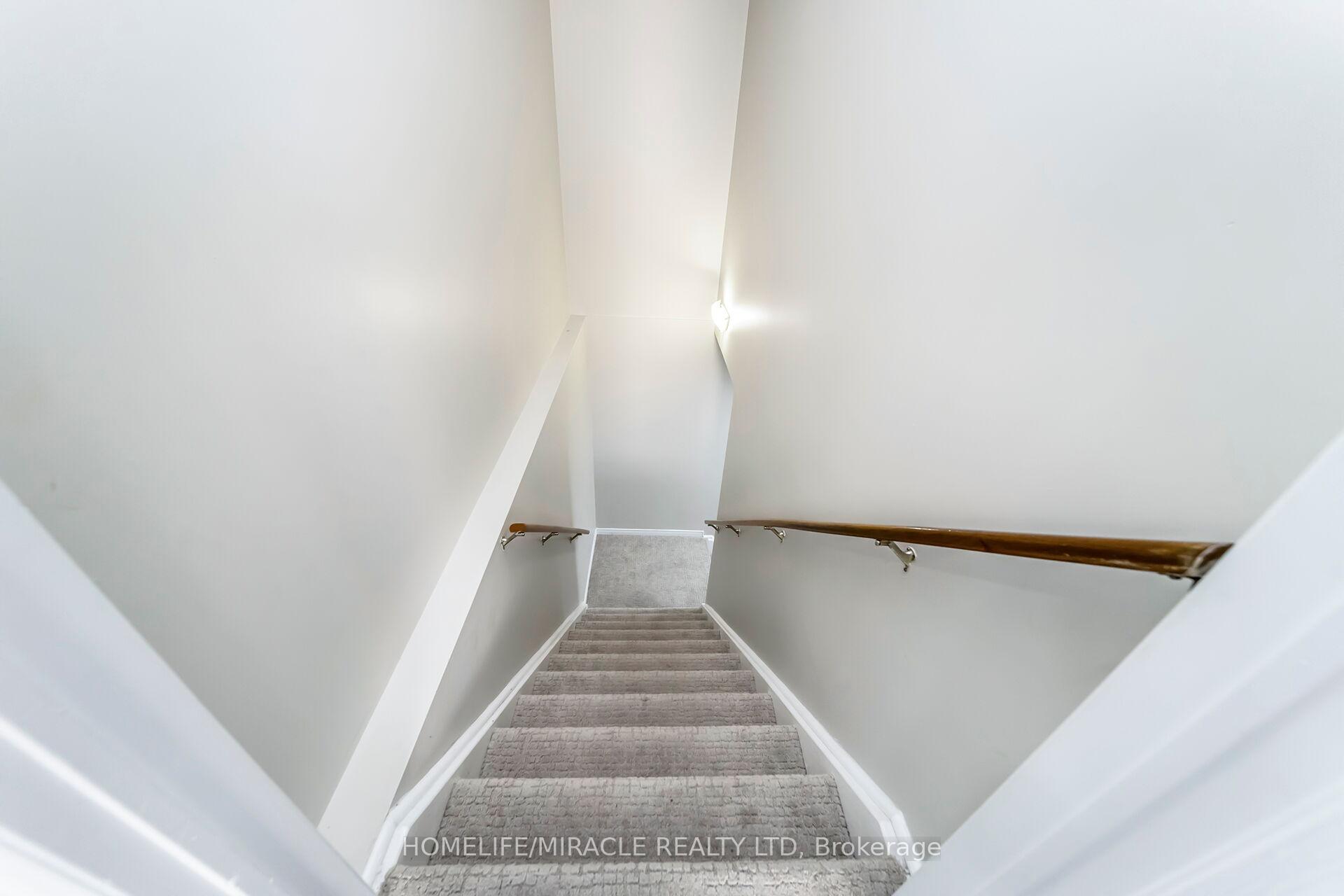 Photo 27 of 24 Chiccony Court, New Tecumseth, Beeton — HOMEH