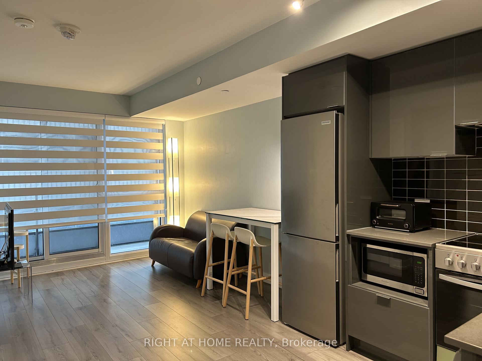 Front of Unit 1303, 395 Bloor Street E