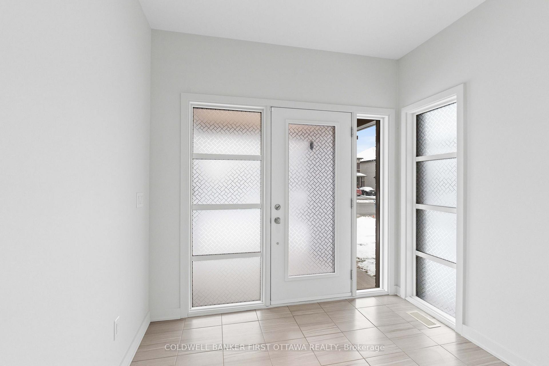 Photo 4 of 520 Borbridge Avenue, Ottawa, Riverside South/Gloucester Glen — HOMEH
