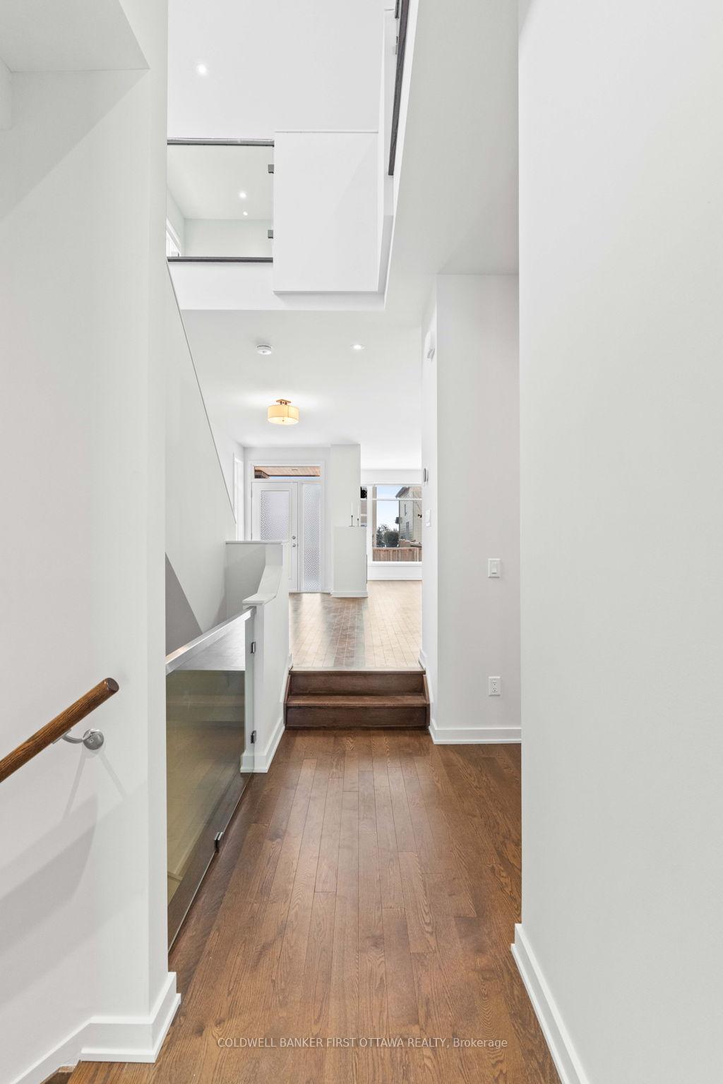 Photo 6 of 520 Borbridge Avenue, Ottawa, Riverside South/Gloucester Glen — HOMEH