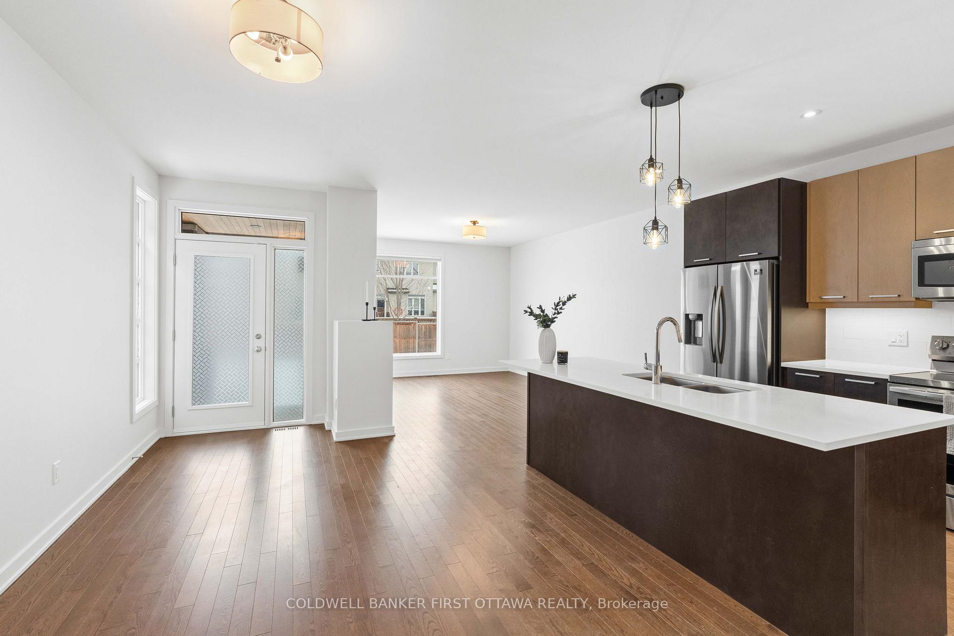 Photo 9 of 520 Borbridge Avenue, Ottawa, Riverside South/Gloucester Glen — HOMEH