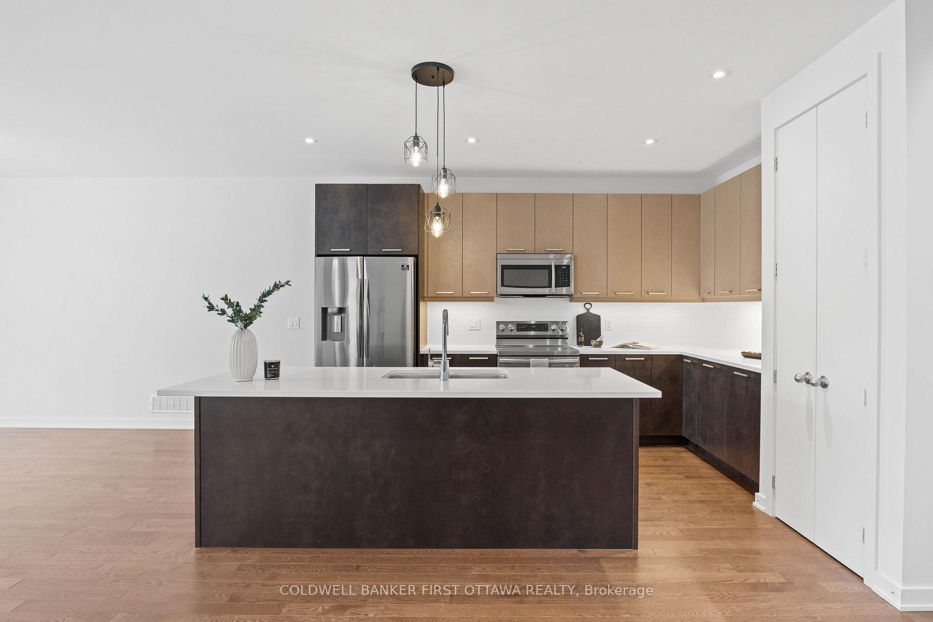 Photo 10 of 520 Borbridge Avenue, Ottawa, Riverside South/Gloucester Glen — HOMEH
