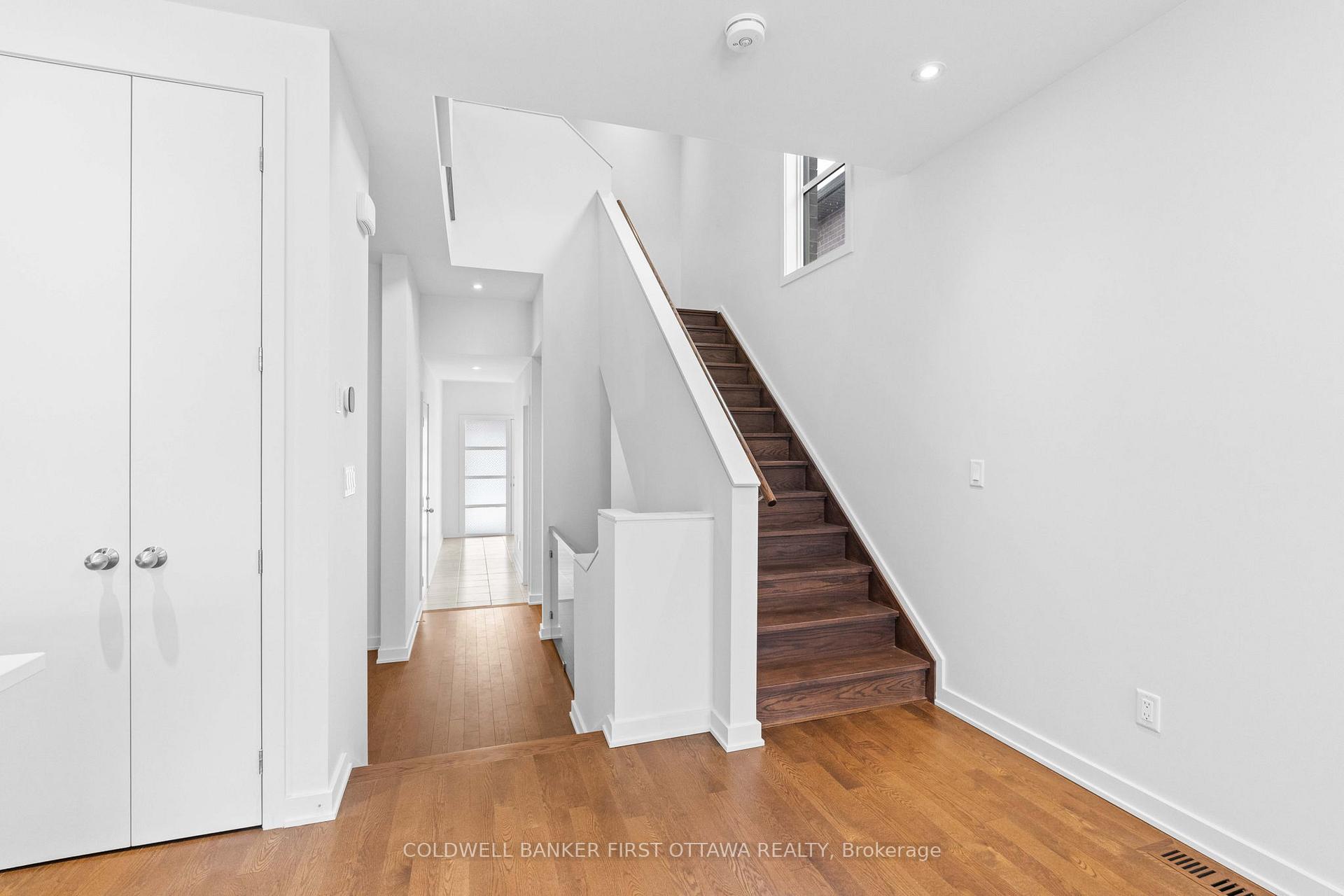 Photo 18 of 520 Borbridge Avenue, Ottawa, Riverside South/Gloucester Glen — HOMEH