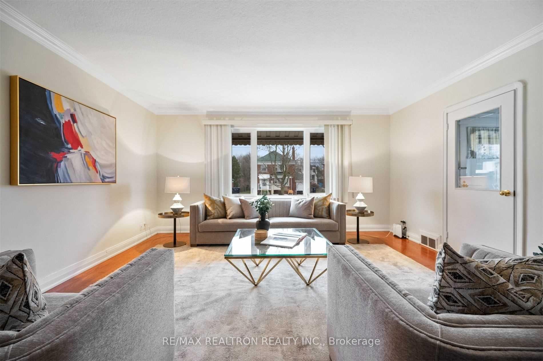 Photo 10 of 59 Brookview Drive, Toronto, Englemount-Lawrence — HOMEH