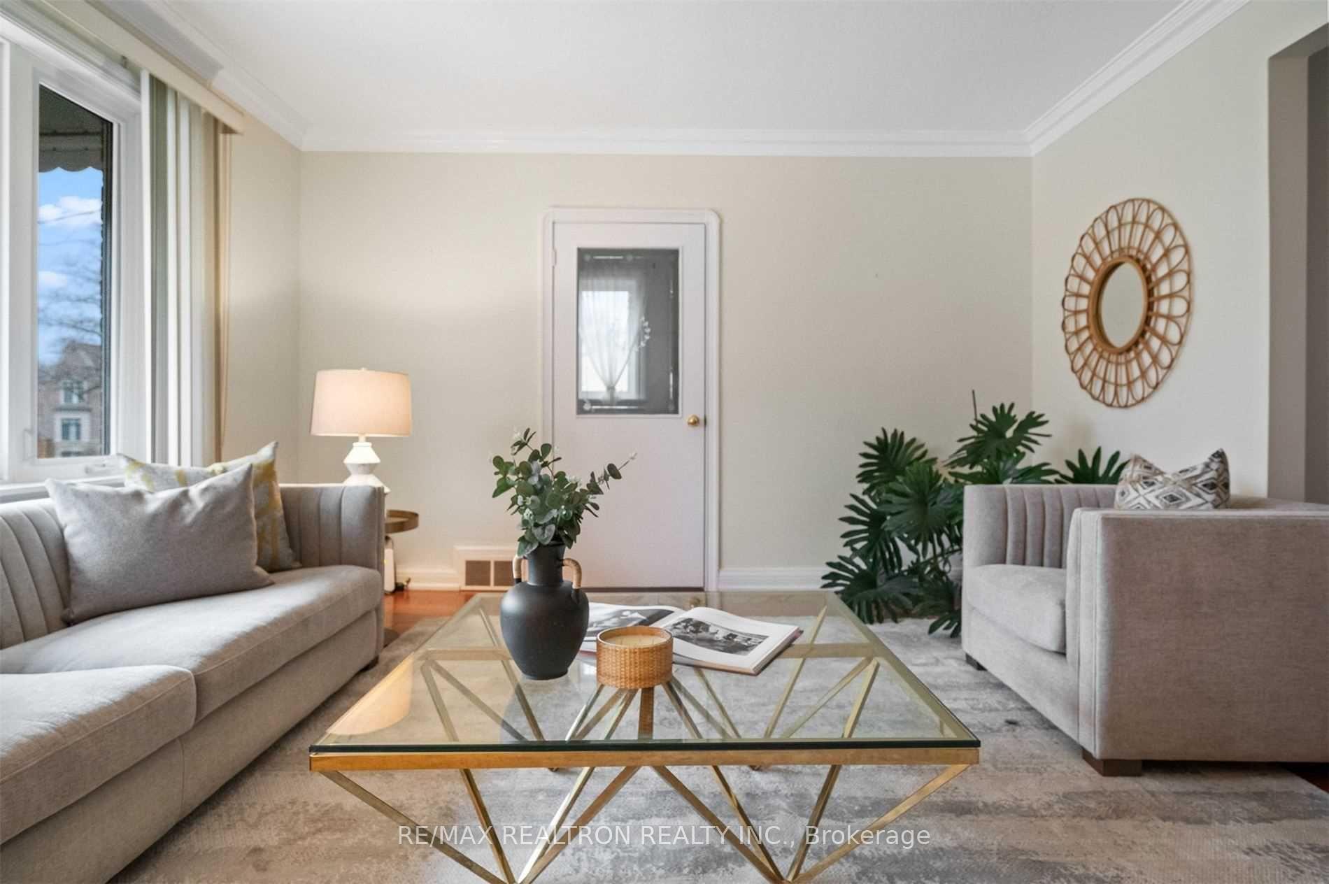 Photo 3 of 59 Brookview Drive, Toronto, Englemount-Lawrence — HOMEH