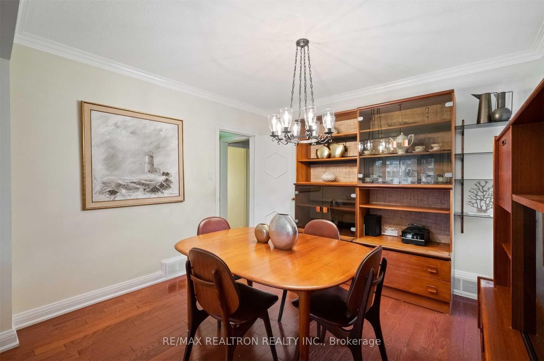 Photo 5 of 59 Brookview Drive, Toronto, Englemount-Lawrence — HOMEH