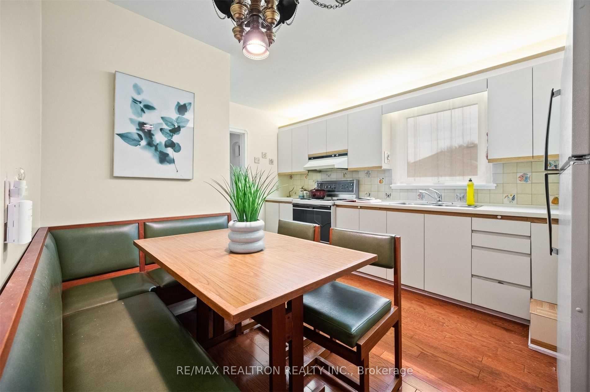 Photo 18 of 59 Brookview Drive, Toronto, Englemount-Lawrence — HOMEH