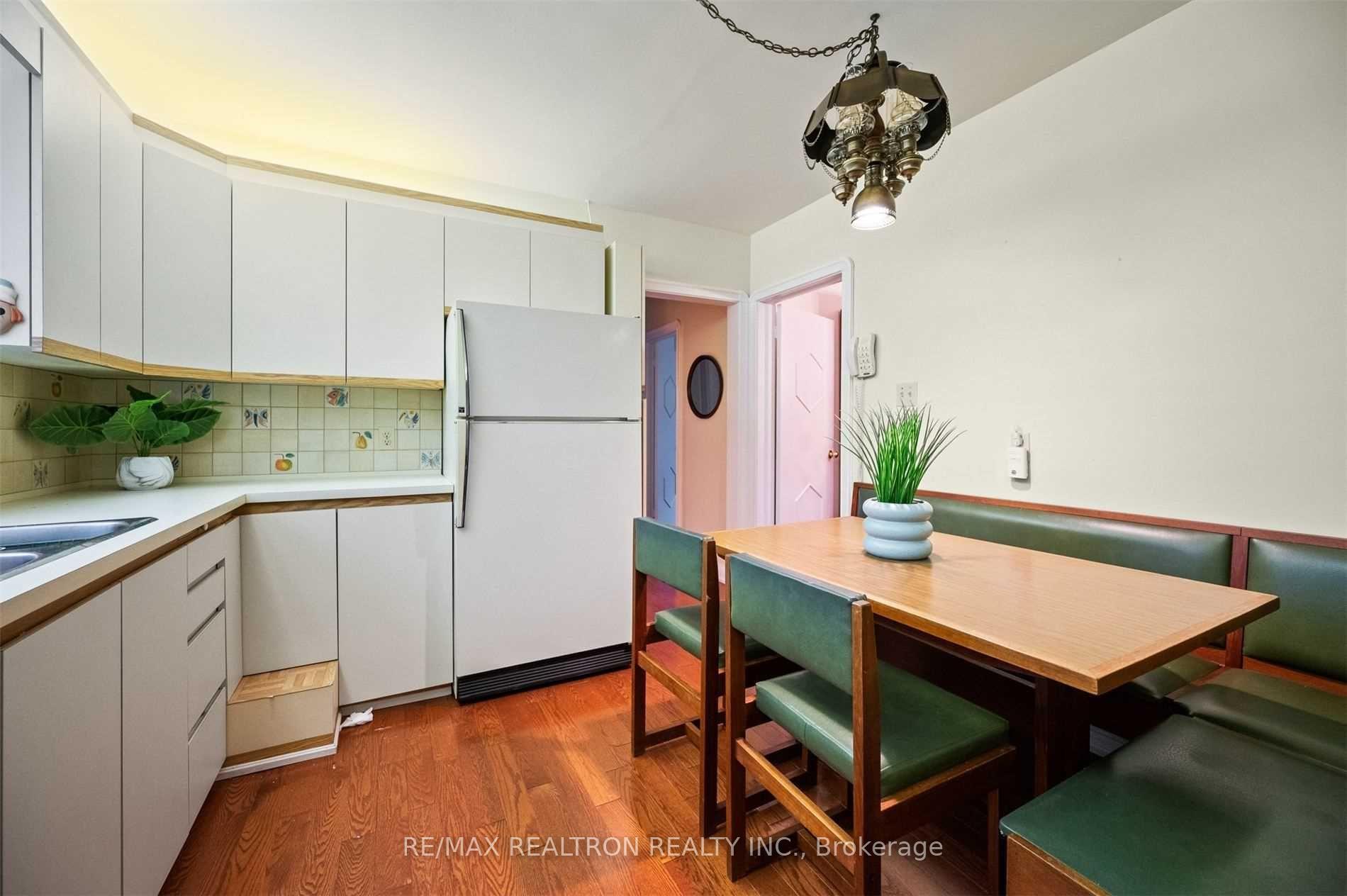 Photo 6 of 59 Brookview Drive, Toronto, Englemount-Lawrence — HOMEH