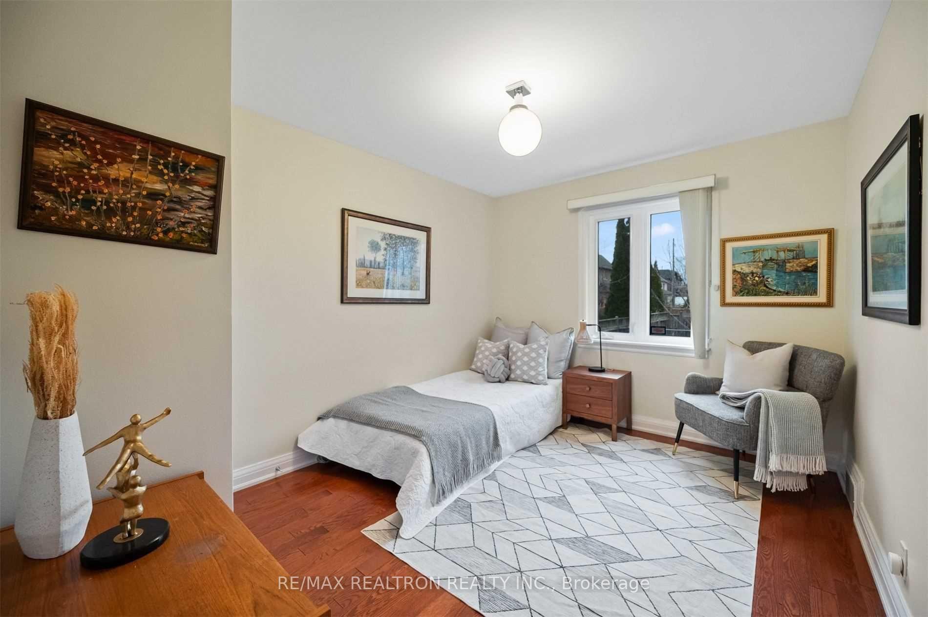 Photo 13 of 59 Brookview Drive, Toronto, Englemount-Lawrence — HOMEH