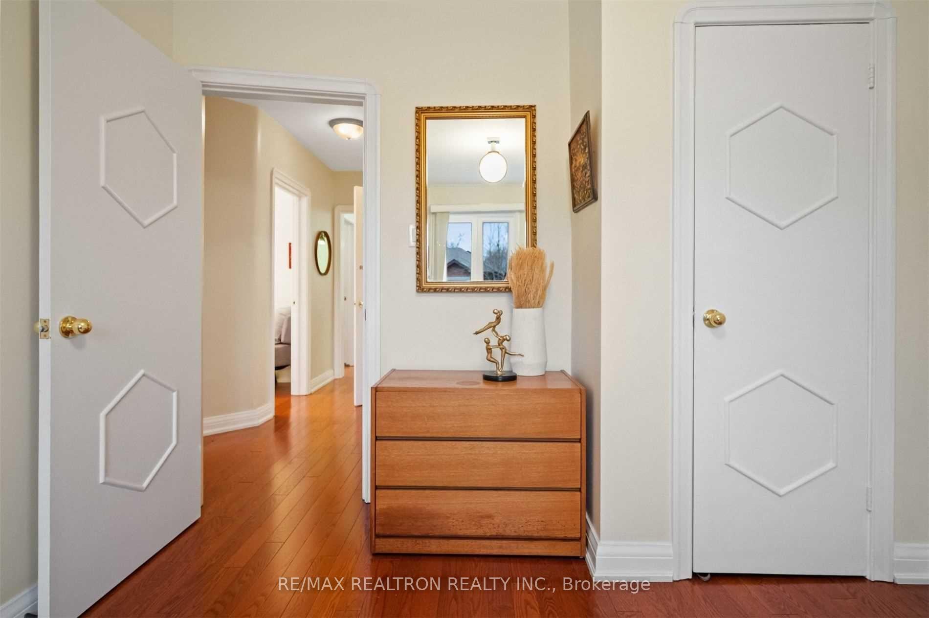 Photo 16 of 59 Brookview Drive, Toronto, Englemount-Lawrence — HOMEH