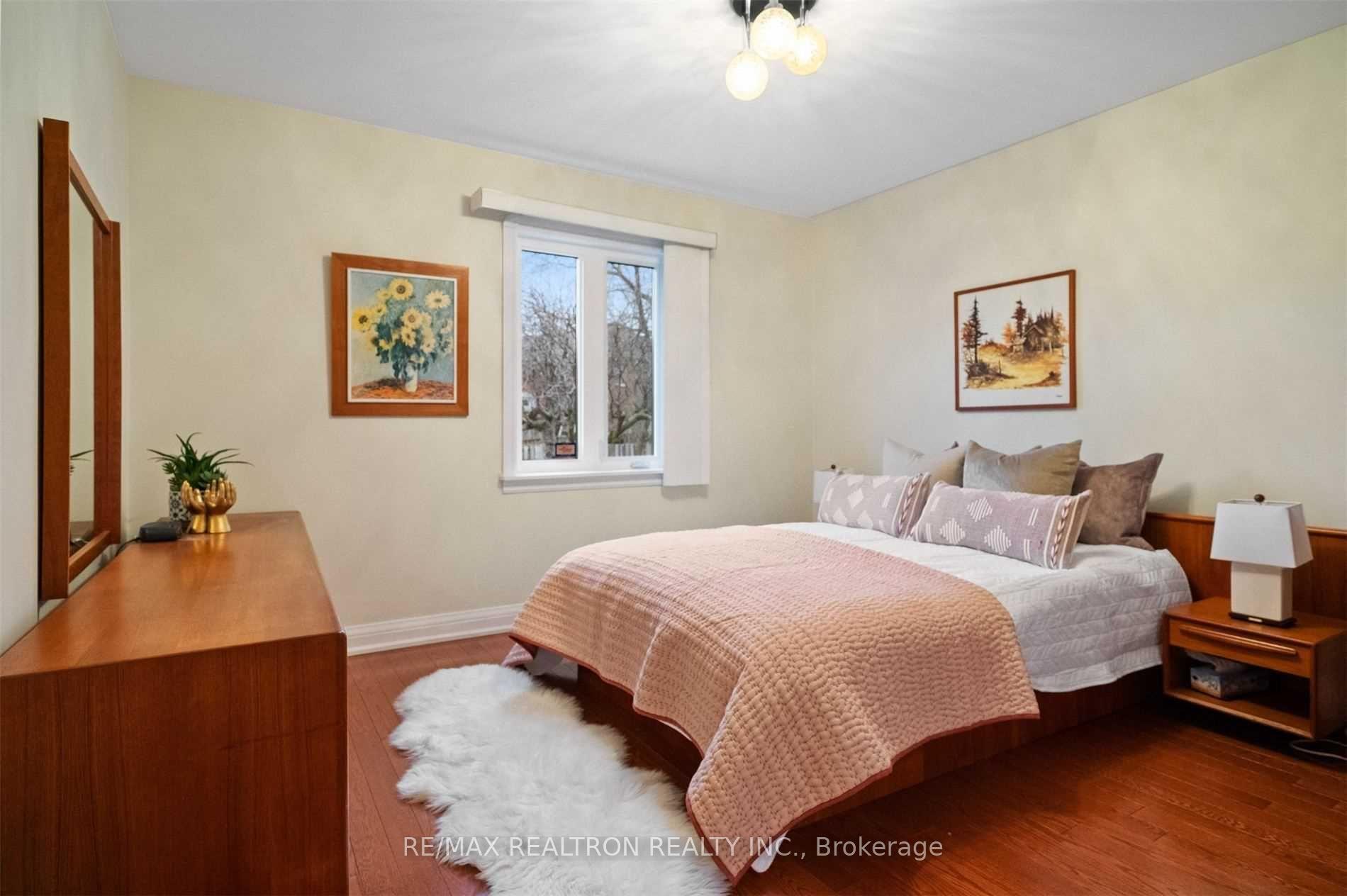 Photo 20 of 59 Brookview Drive, Toronto, Englemount-Lawrence — HOMEH