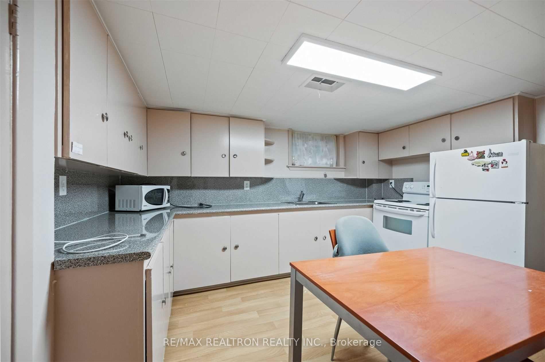 Photo 9 of 59 Brookview Drive, Toronto, Englemount-Lawrence — HOMEH