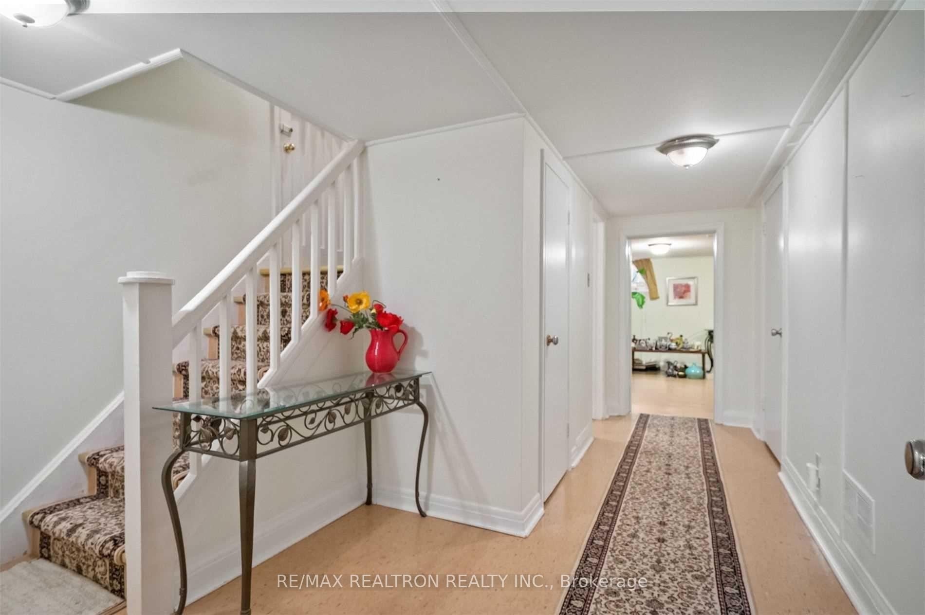 Photo 17 of 59 Brookview Drive, Toronto, Englemount-Lawrence — HOMEH