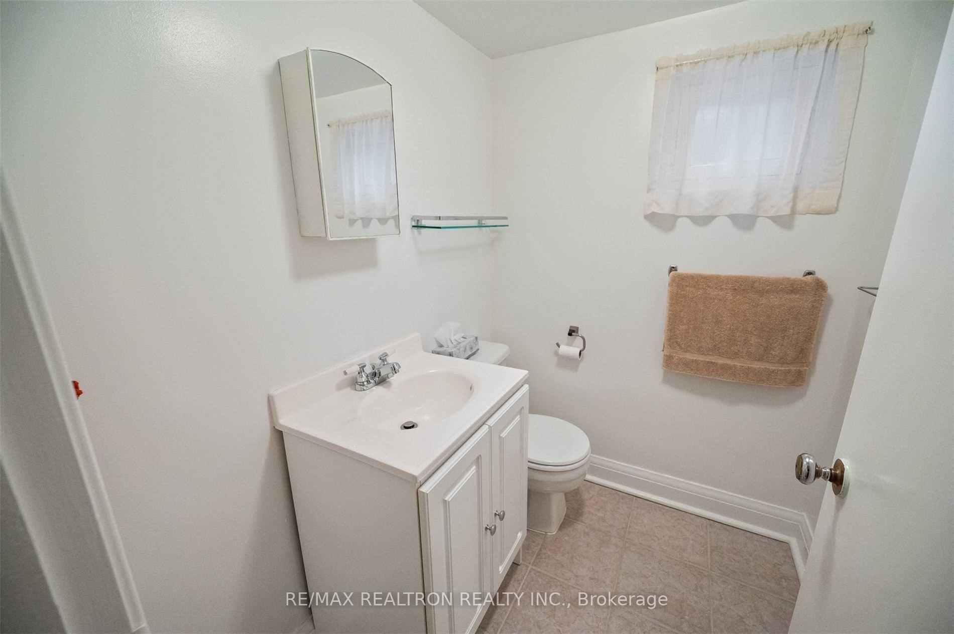 Photo 11 of 59 Brookview Drive, Toronto, Englemount-Lawrence — HOMEH