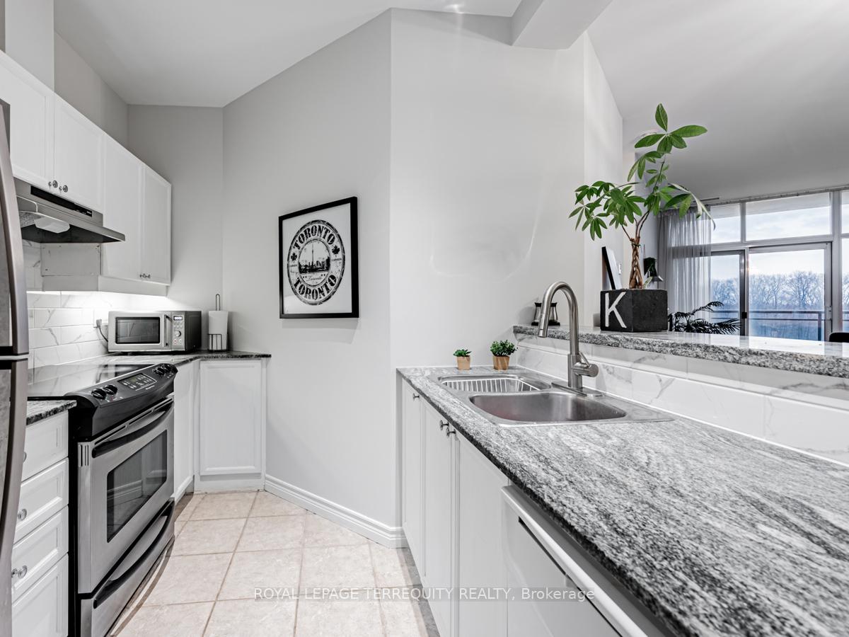Photo 3 of Unit 314, 1 Leaside Park Drive, Toronto, Leaside — HOMEH