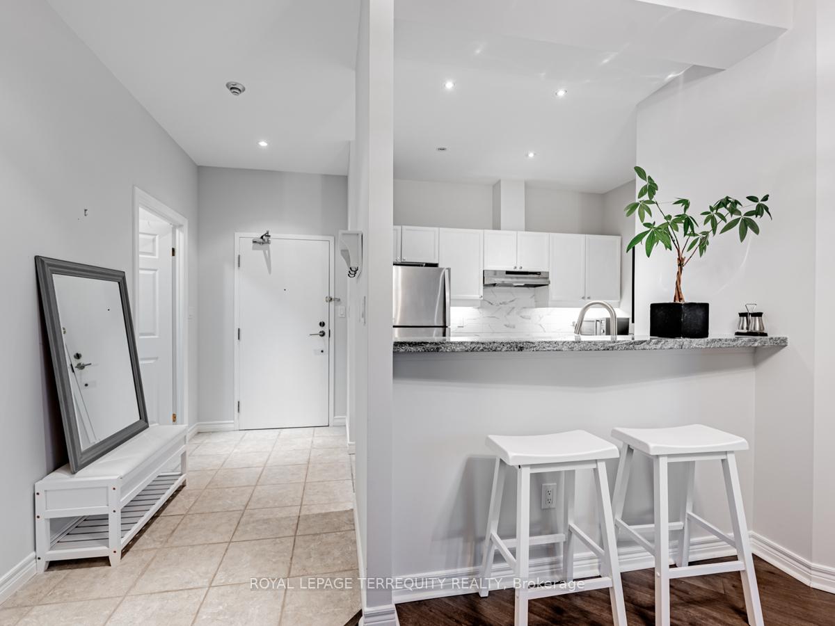 Photo 2 of Unit 314, 1 Leaside Park Drive, Toronto, Leaside — HOMEH