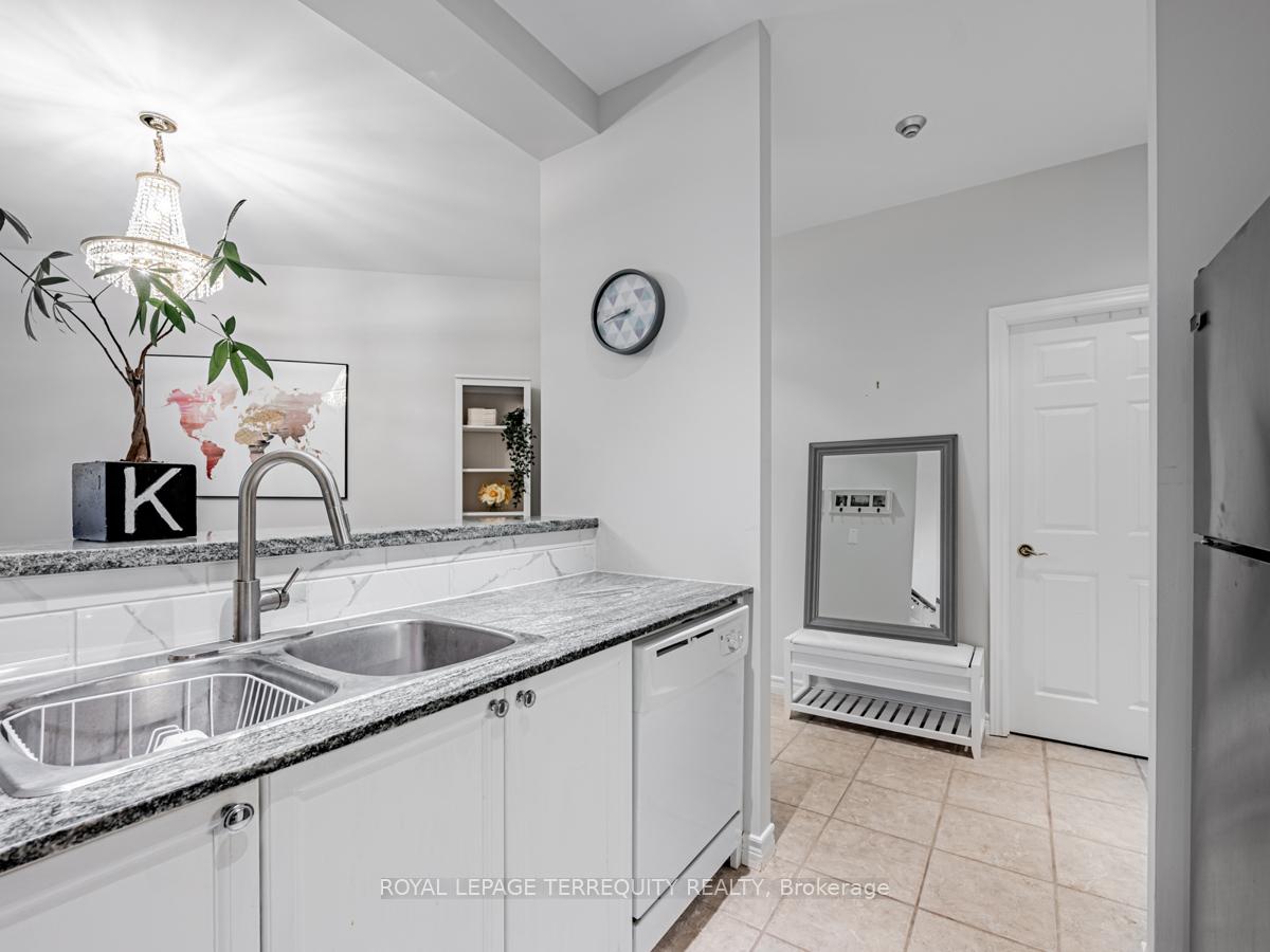 Photo 5 of Unit 314, 1 Leaside Park Drive, Toronto, Leaside — HOMEH