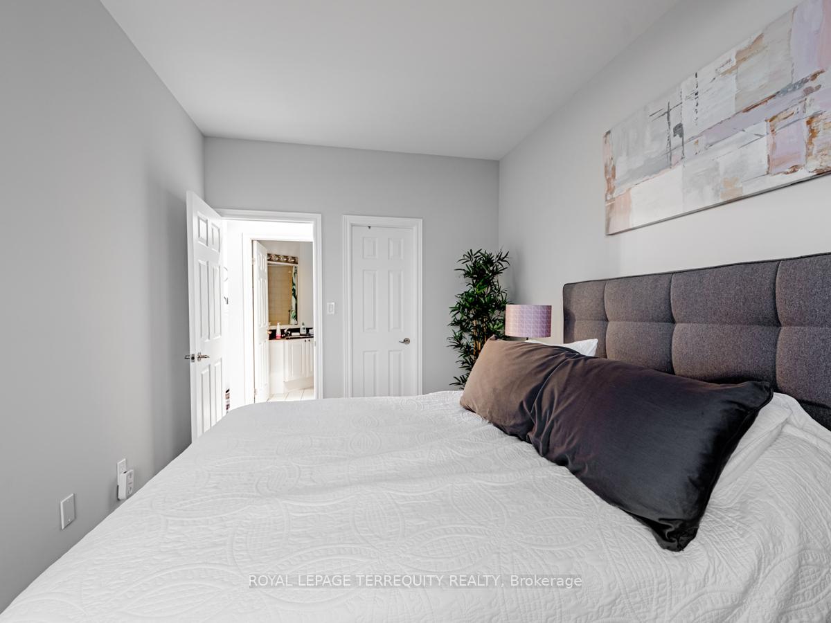 Photo 9 of Unit 314, 1 Leaside Park Drive, Toronto, Leaside — HOMEH