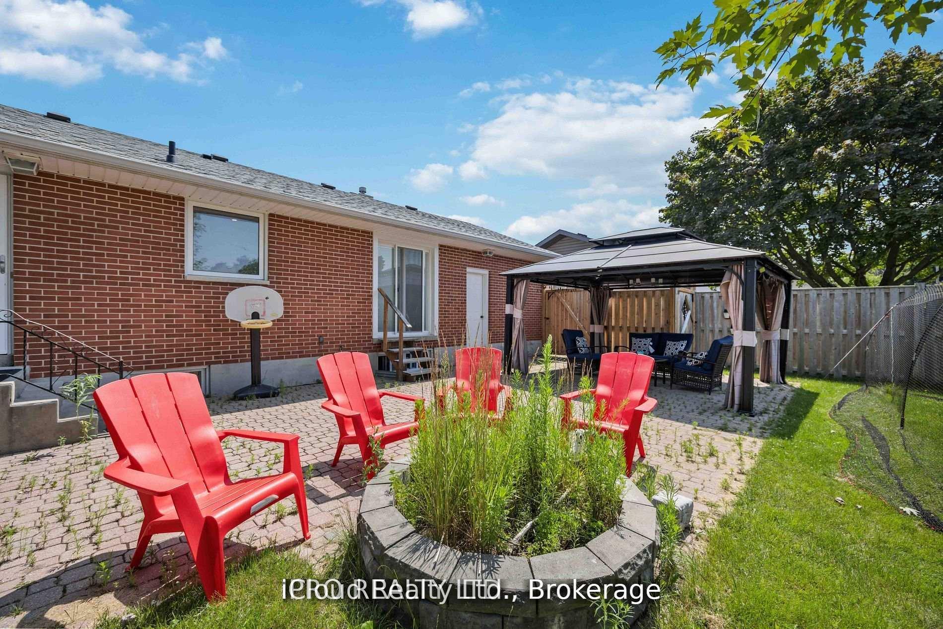 Photo 4 of 736 Westdale Street, Oshawa, Northglen — HOMEH