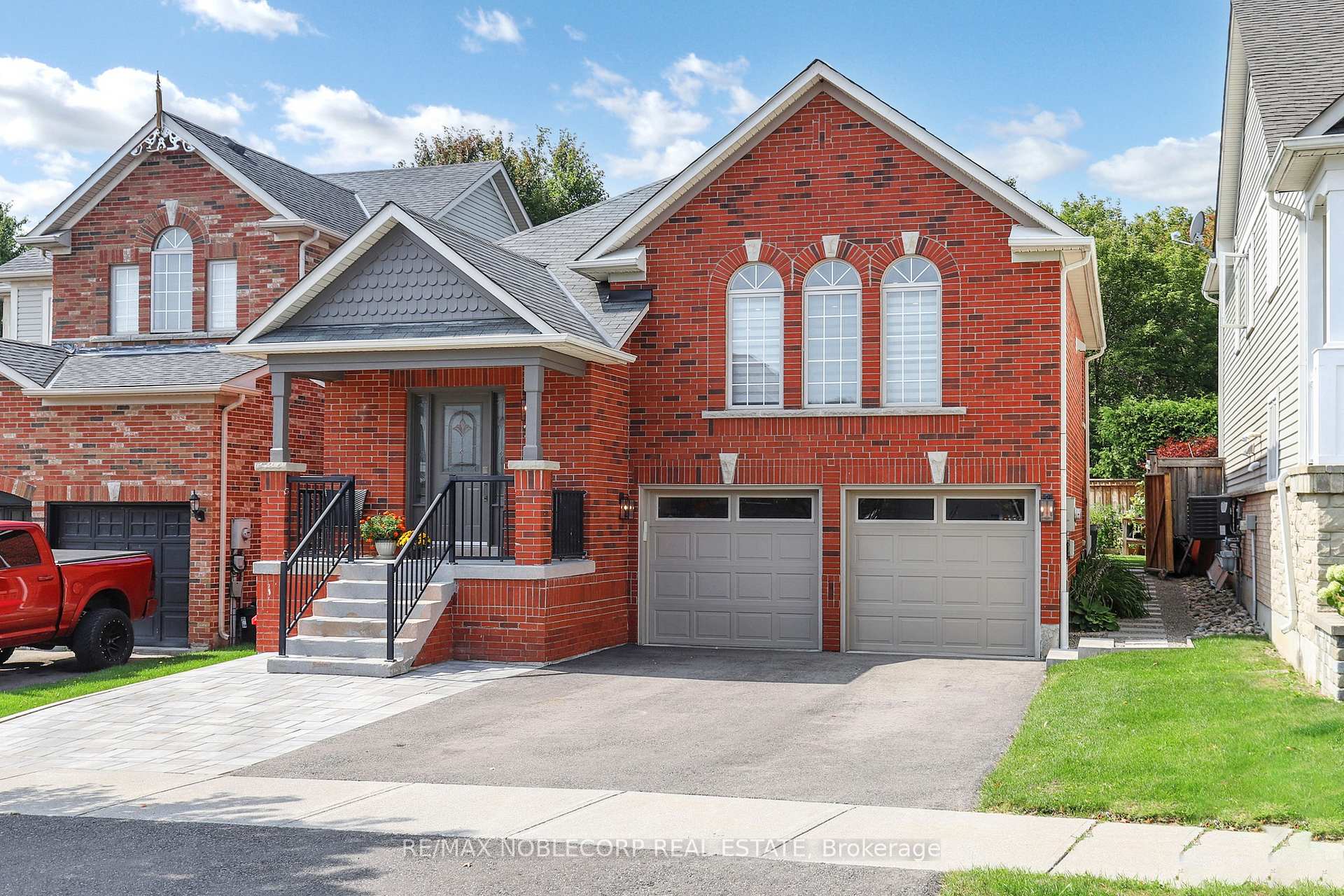 Photo 1 of 35 Mill Dam Court, King, Schomberg — HOMEH