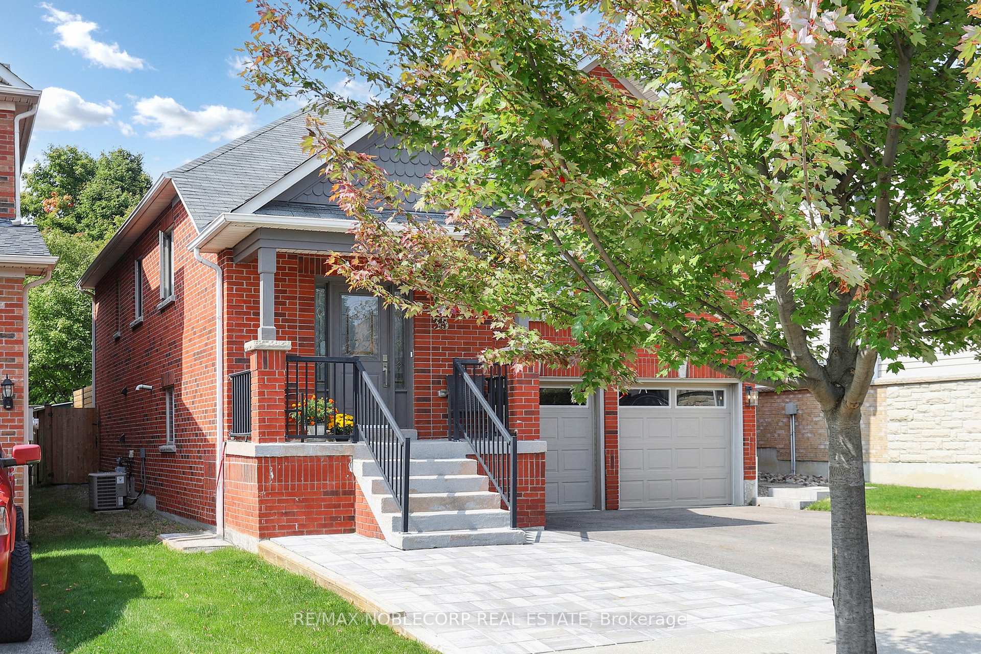 Photo 2 of 35 Mill Dam Court, King, Schomberg — HOMEH