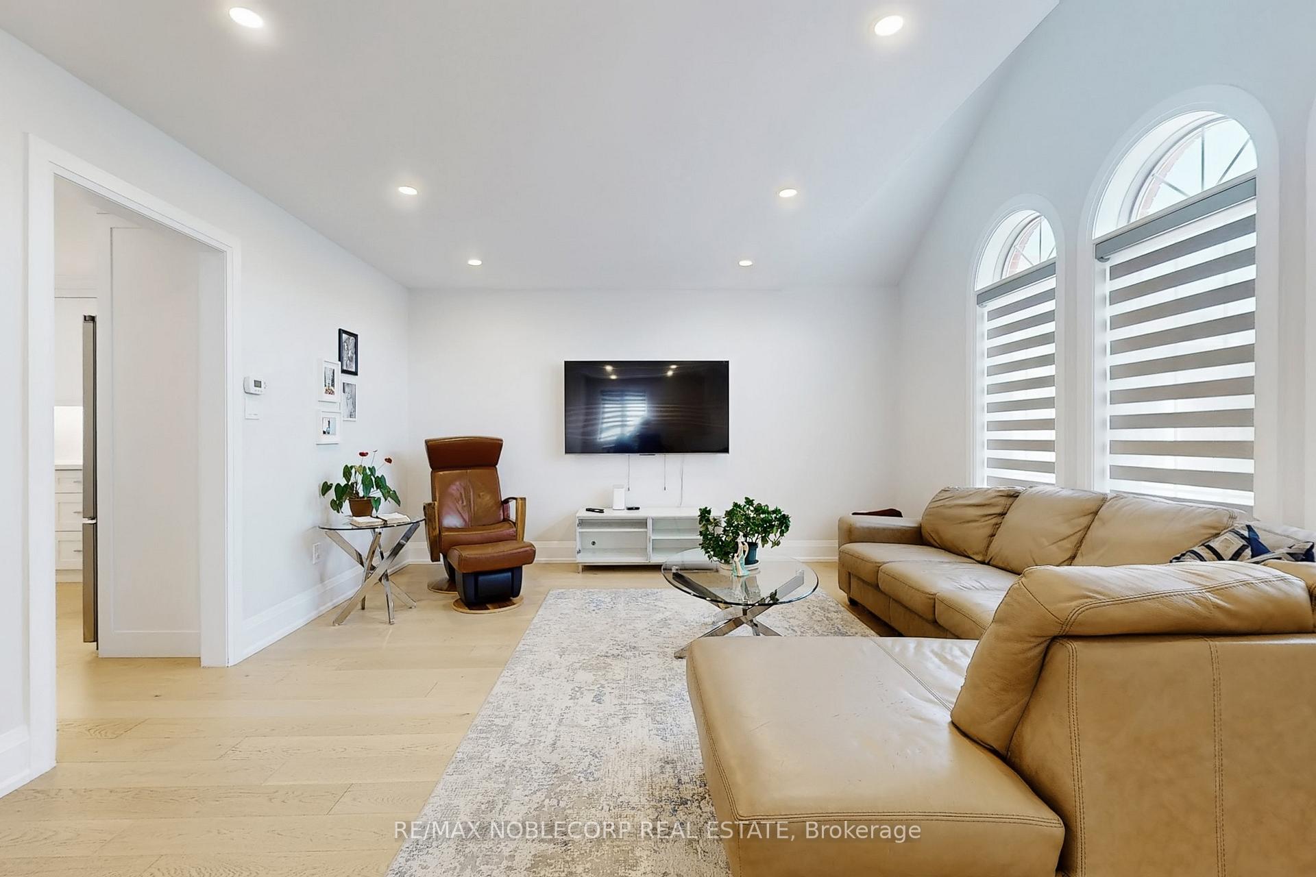 Photo 7 of 35 Mill Dam Court, King, Schomberg — HOMEH