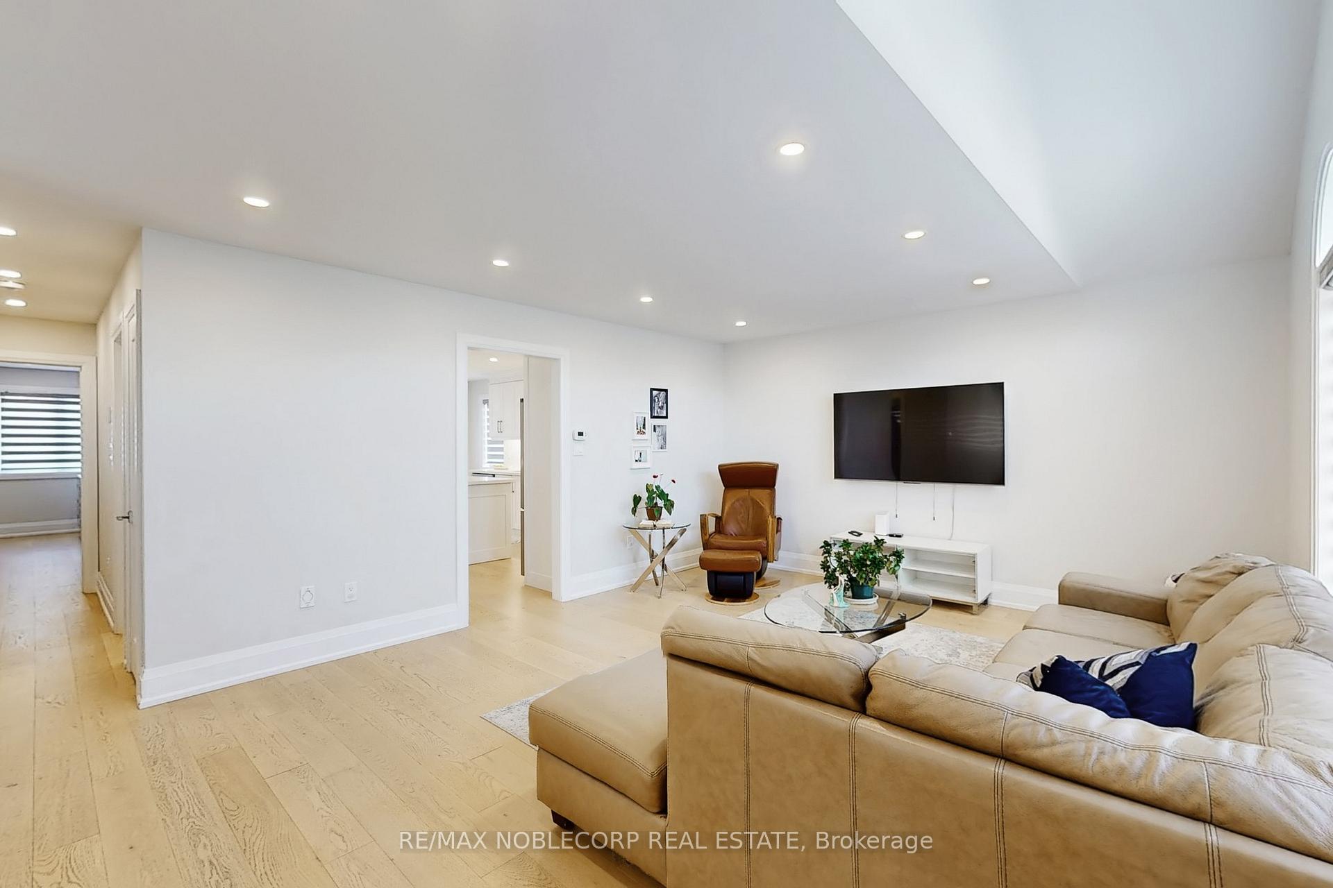 Photo 6 of 35 Mill Dam Court, King, Schomberg — HOMEH
