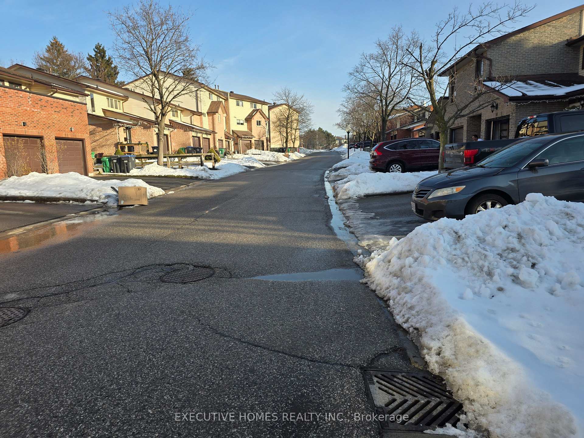 Photo 2 of 61 Collins Crescent, Brampton, Brampton North — HOMEH