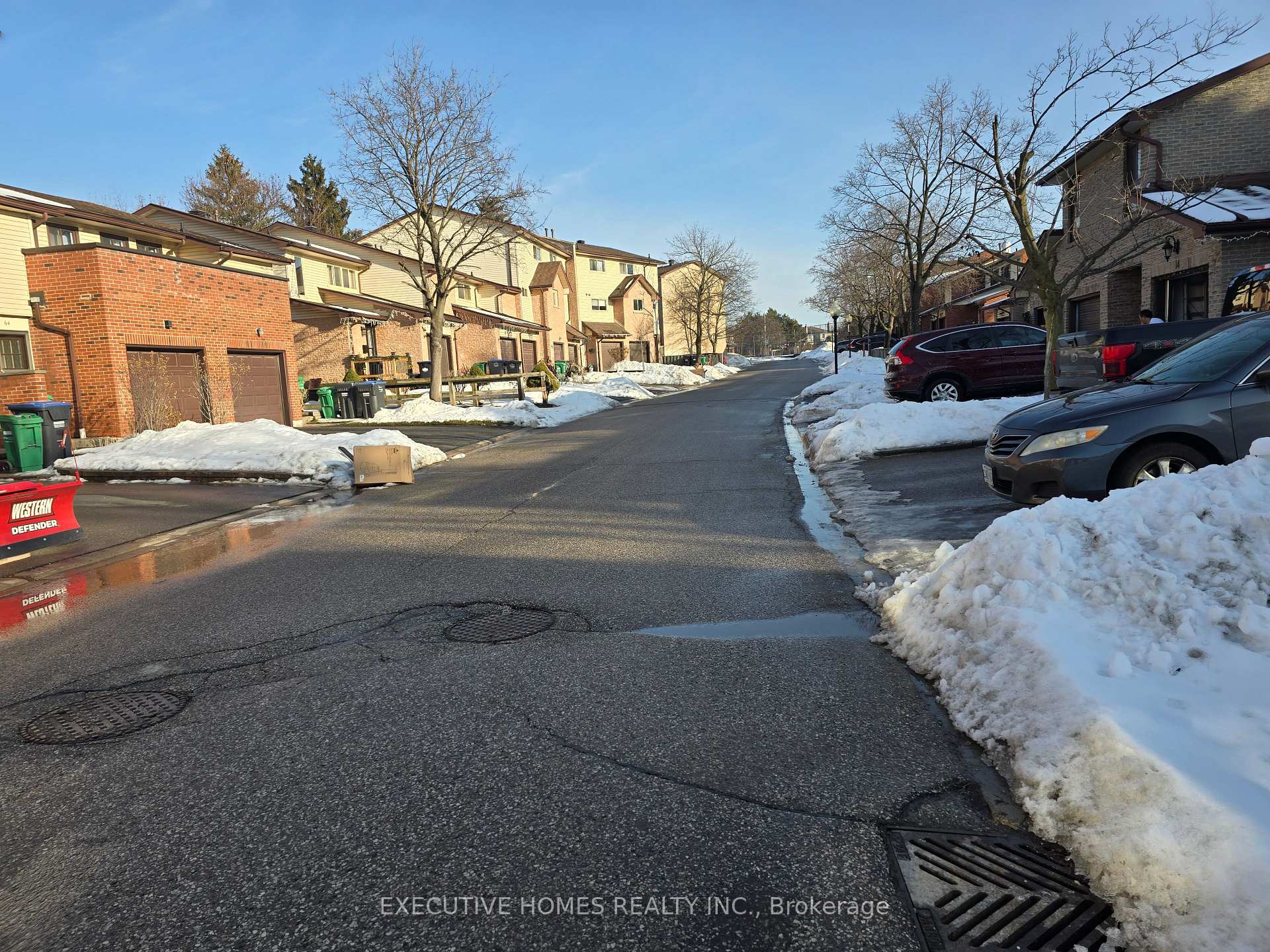 Photo 9 of 61 Collins Crescent, Brampton, Brampton North — HOMEH